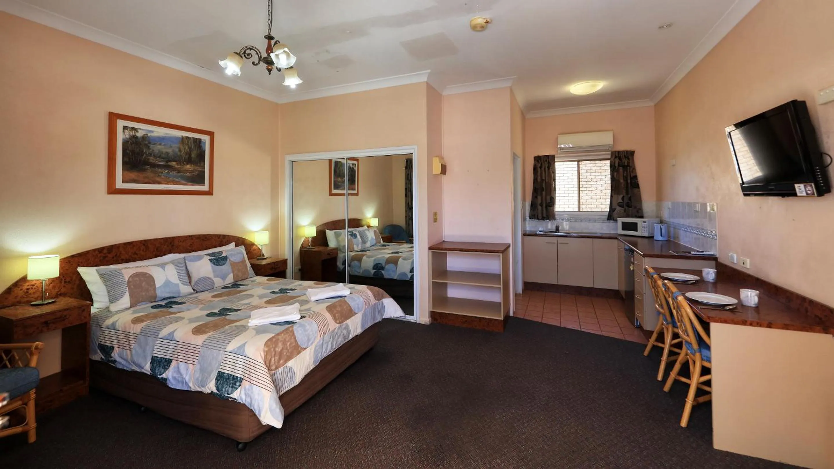 Photo of the whole room, Bed in Townview Motel