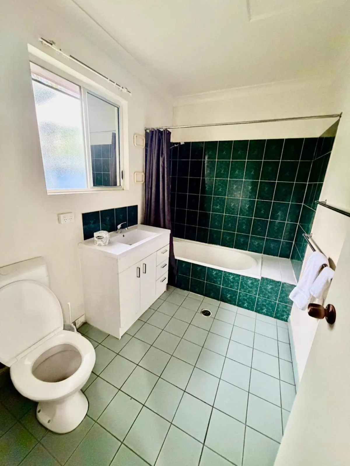 Bath in Townview Motel