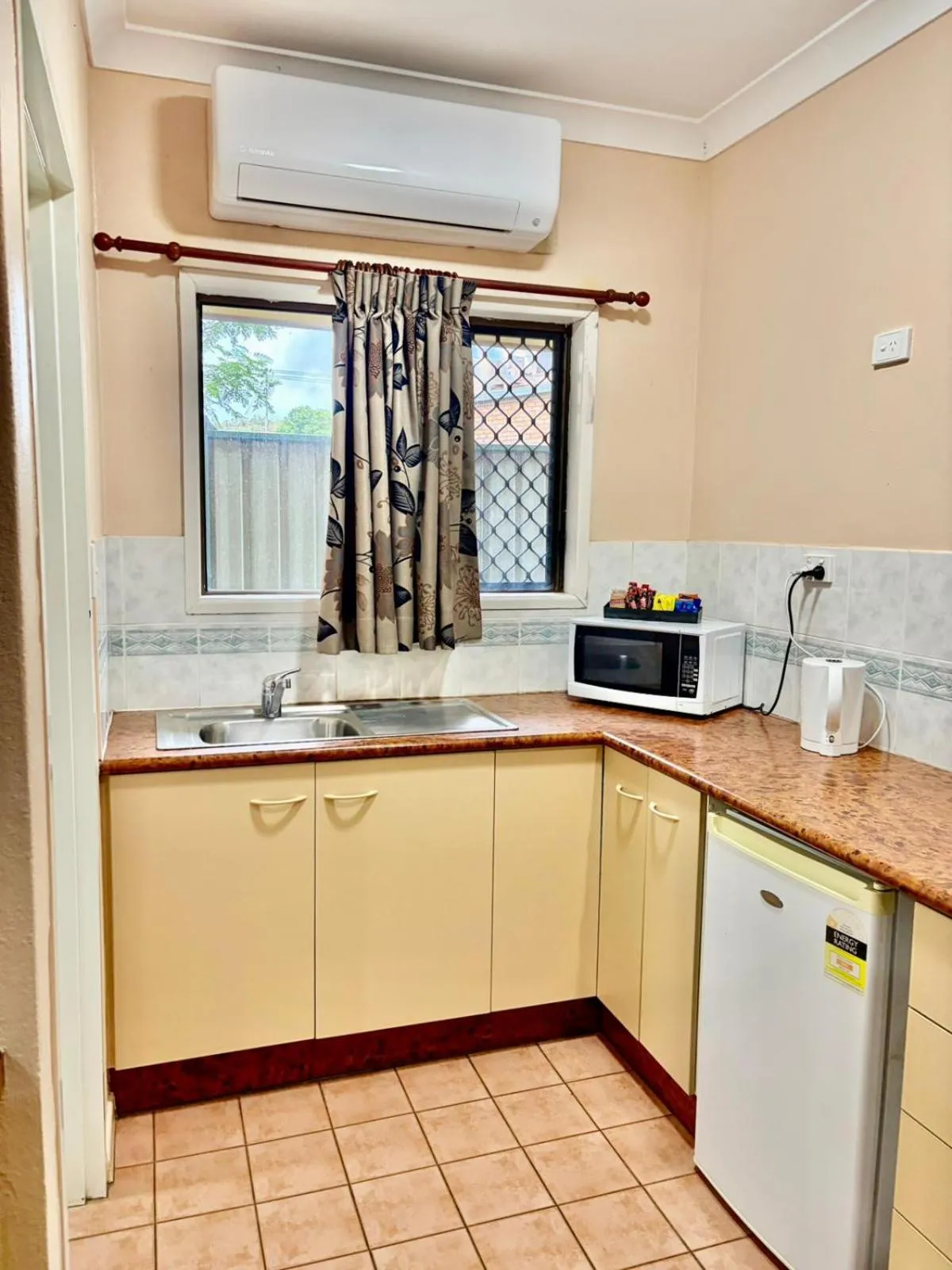 Bedroom in Townview Motel