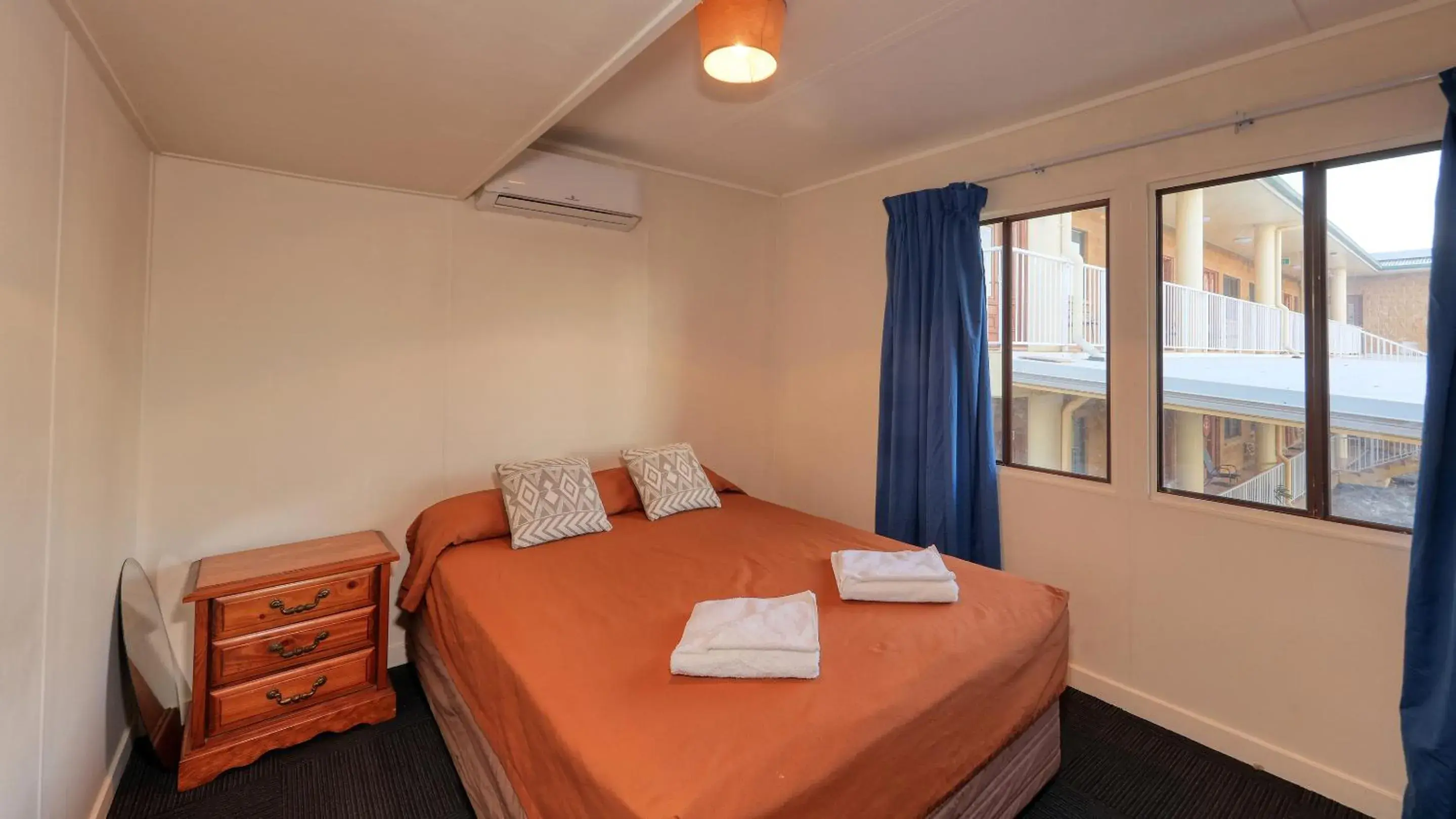 Bedroom, Bed in Townview Motel Bedroom, Bed in Townview Motel