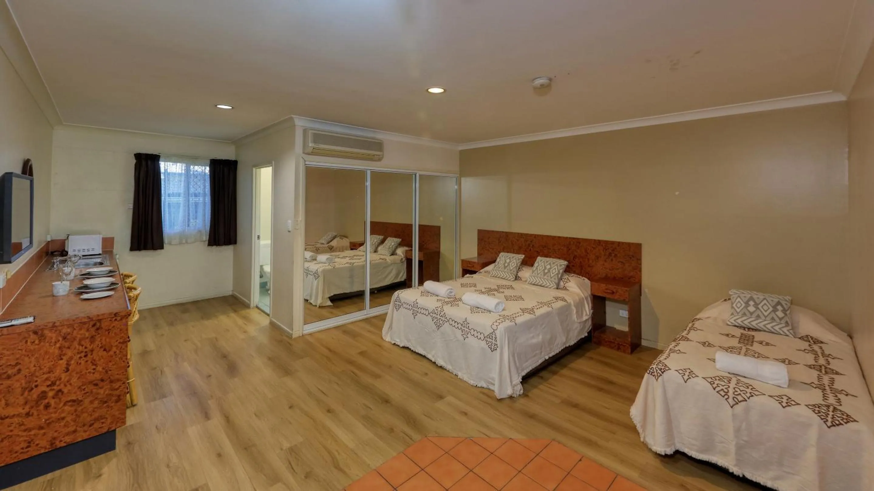 Photo of the whole room, Bed in Townview Motel