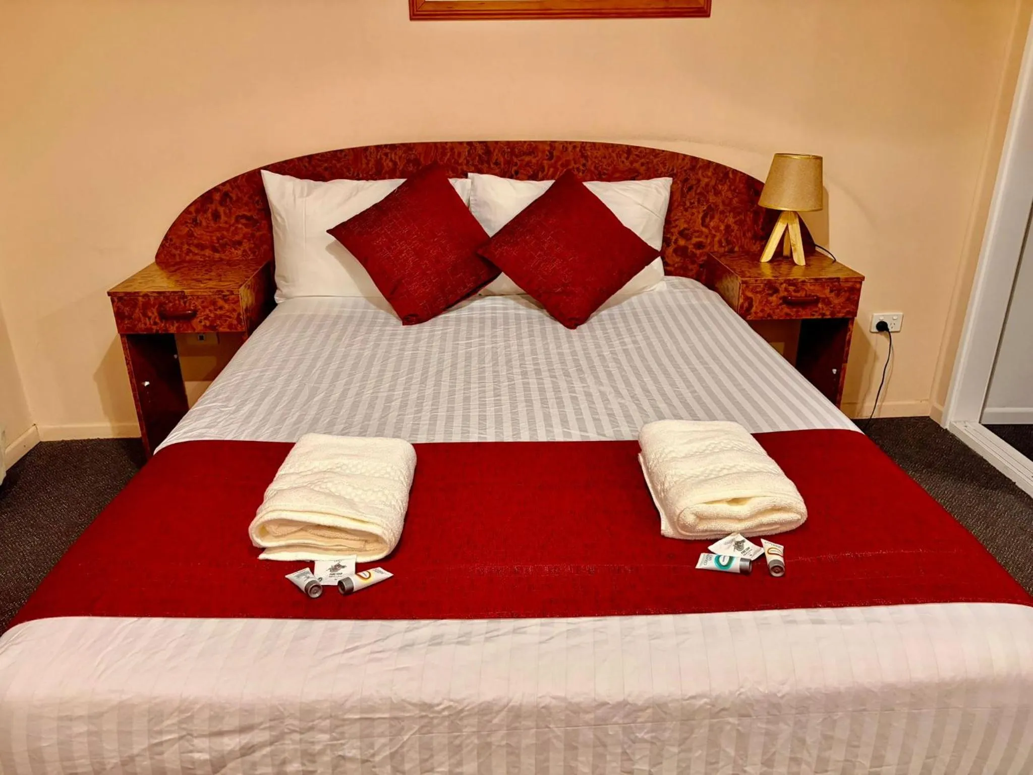 Bed in Townview Motel