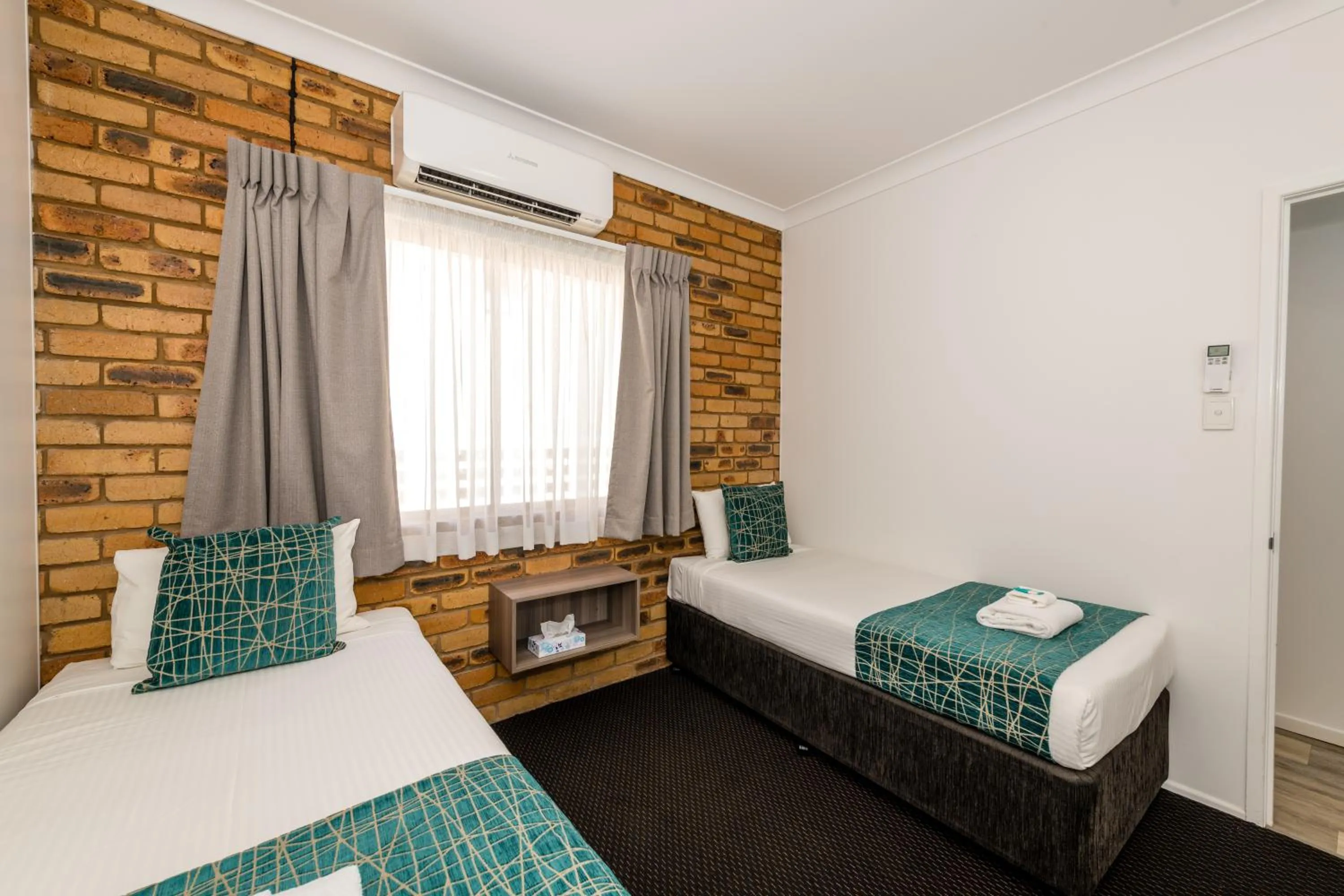 Bed in The Club Motor Inn Chinchilla