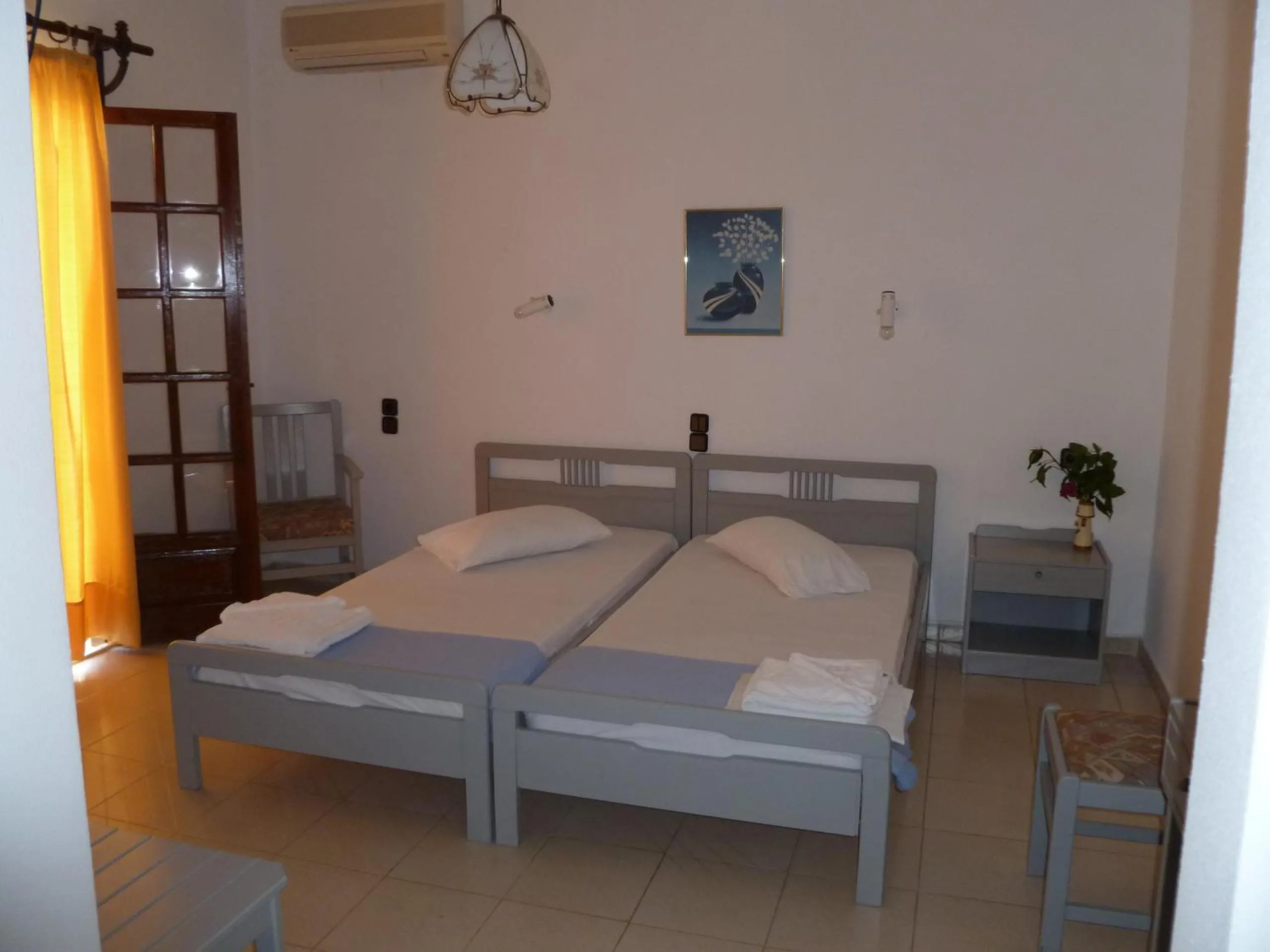 Swimming pool, Bed in Anniko