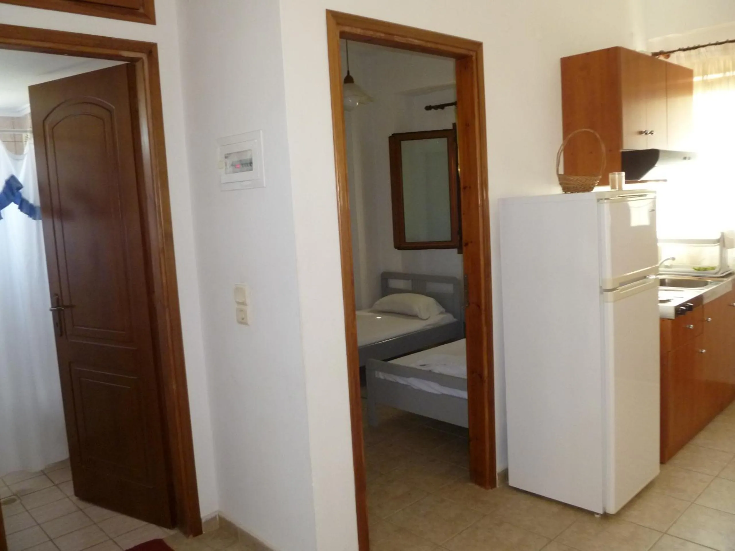 Communal lounge/ TV room, Bed in Anniko