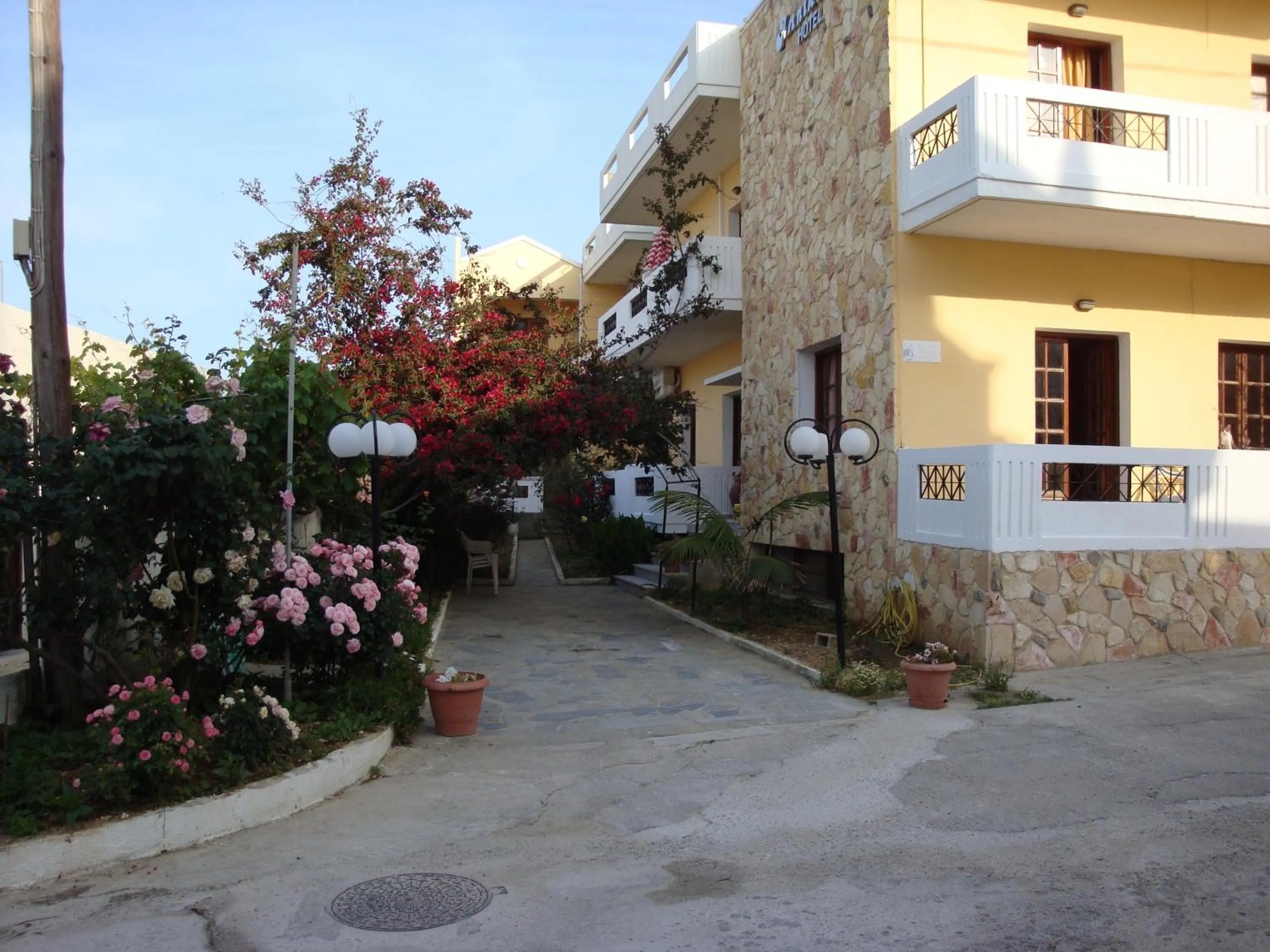 Facade/entrance in Anniko
