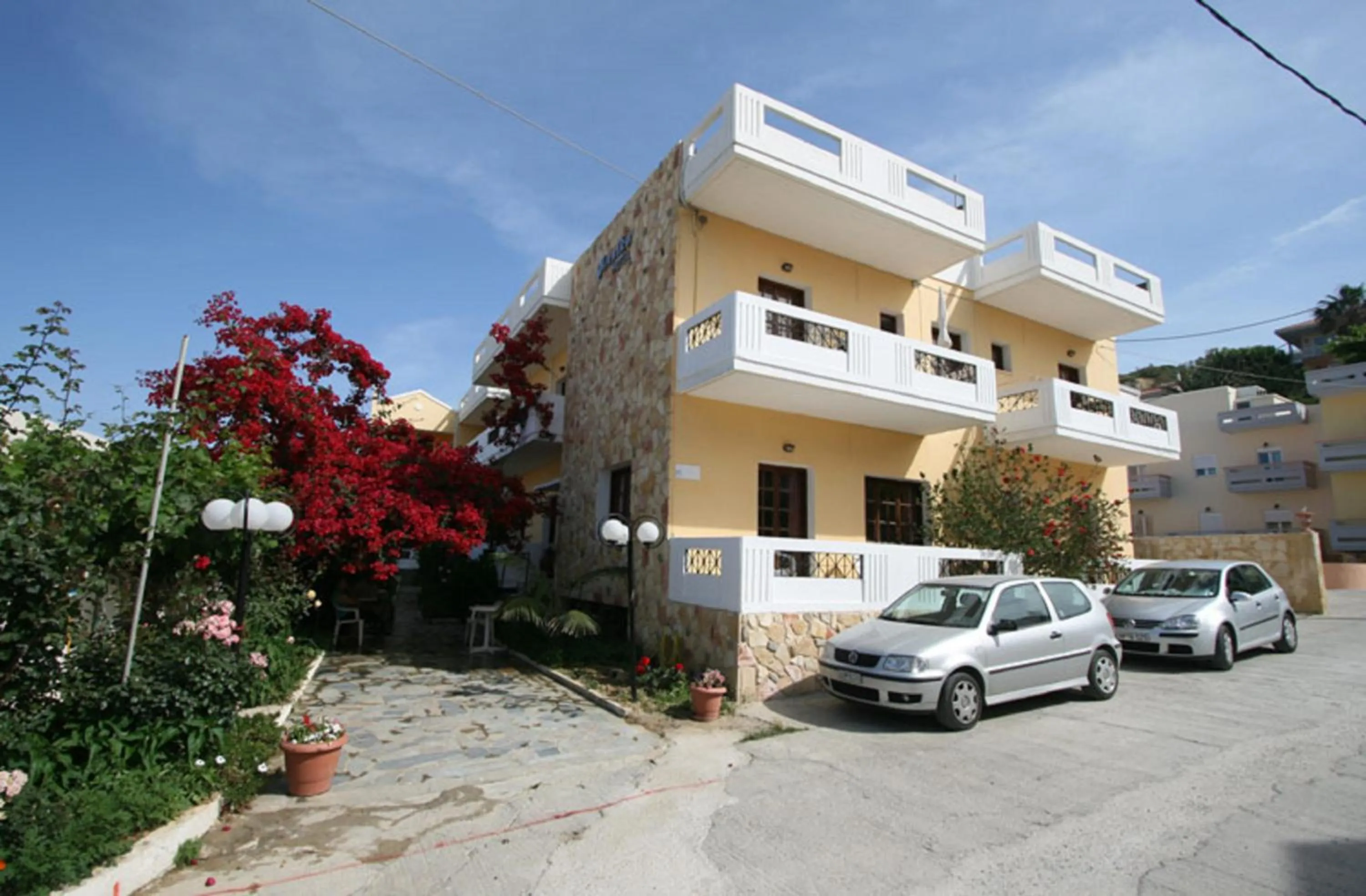 Property building in Anniko