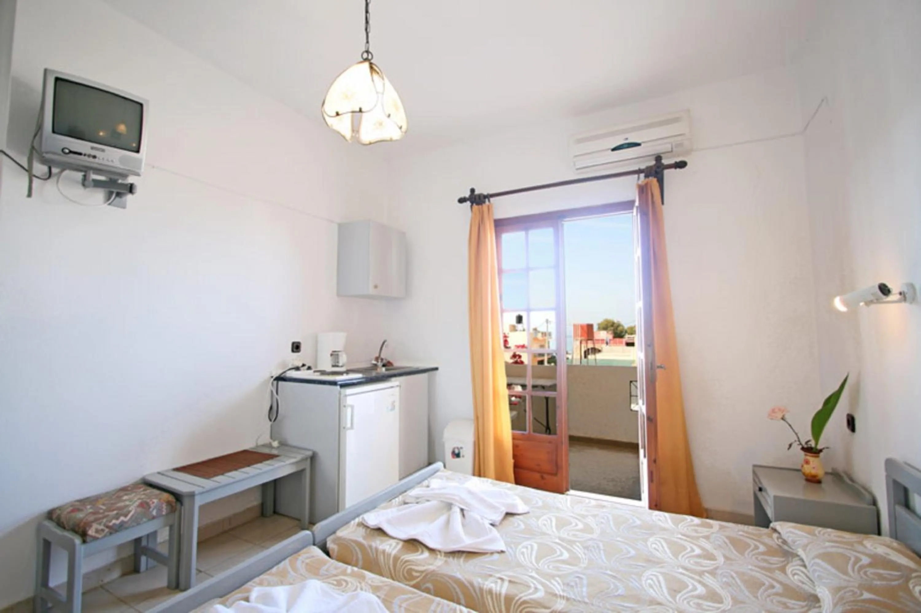 Day, Bed in Anniko