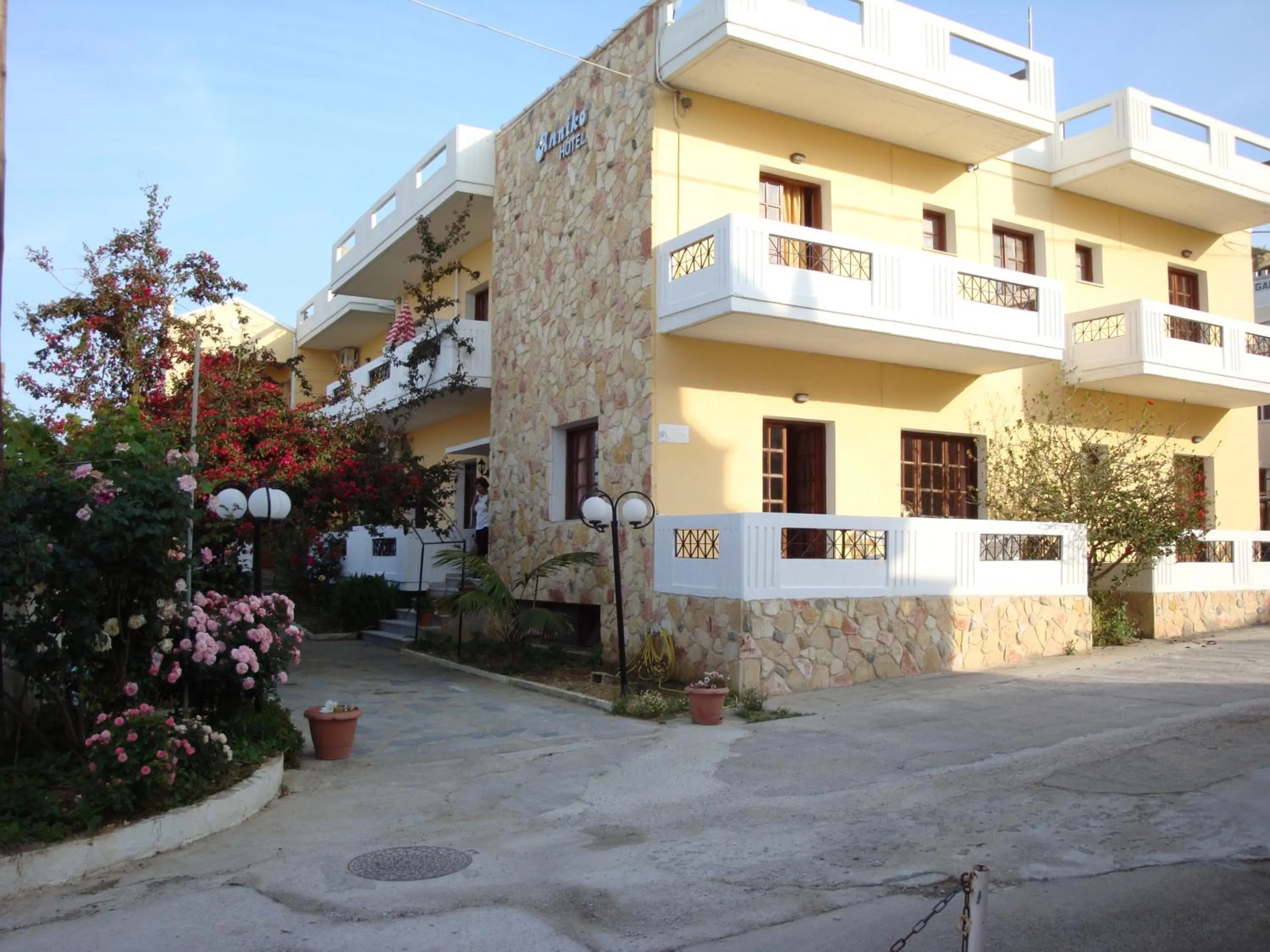 Facade/entrance in Anniko