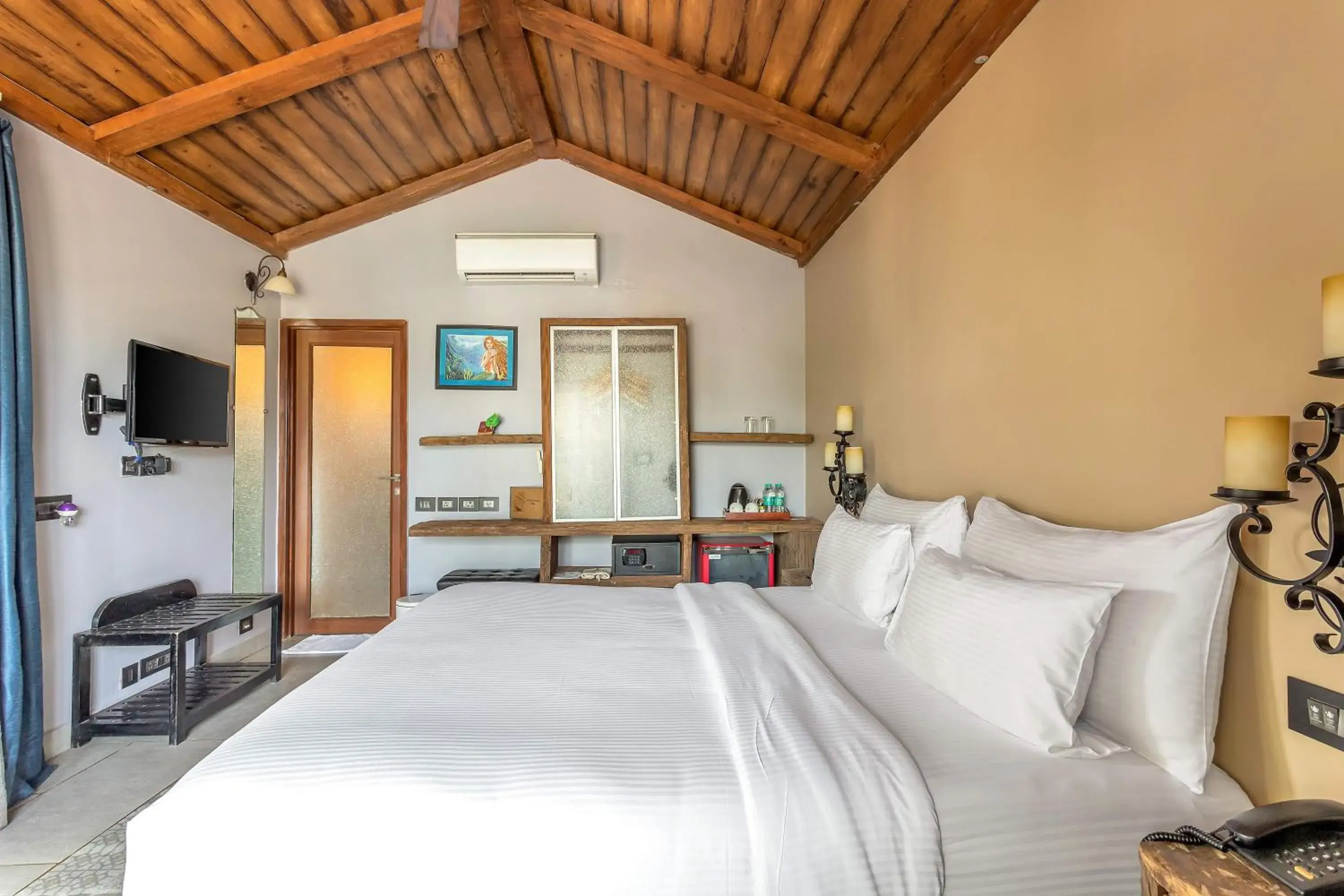 Bedroom, Bed in The Baga Beach Resort Bedroom, Bed in The Baga Beach Resort