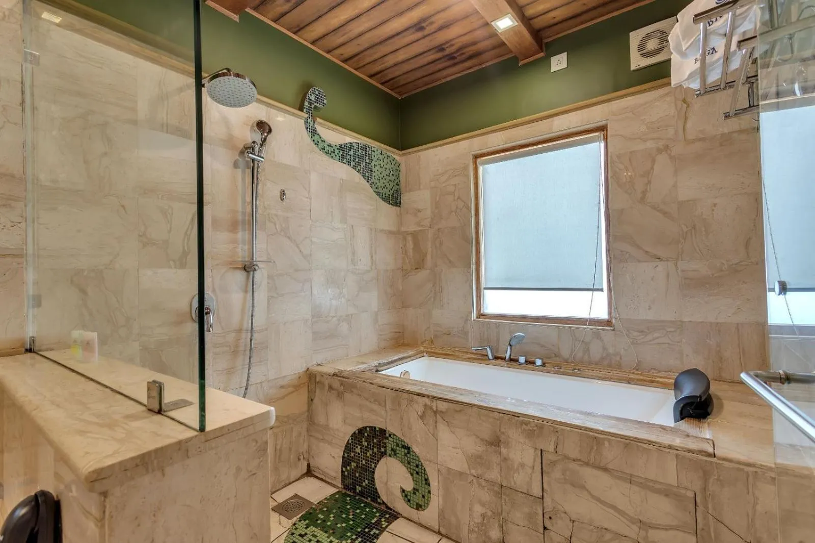 Bath in The Baga Beach Resort