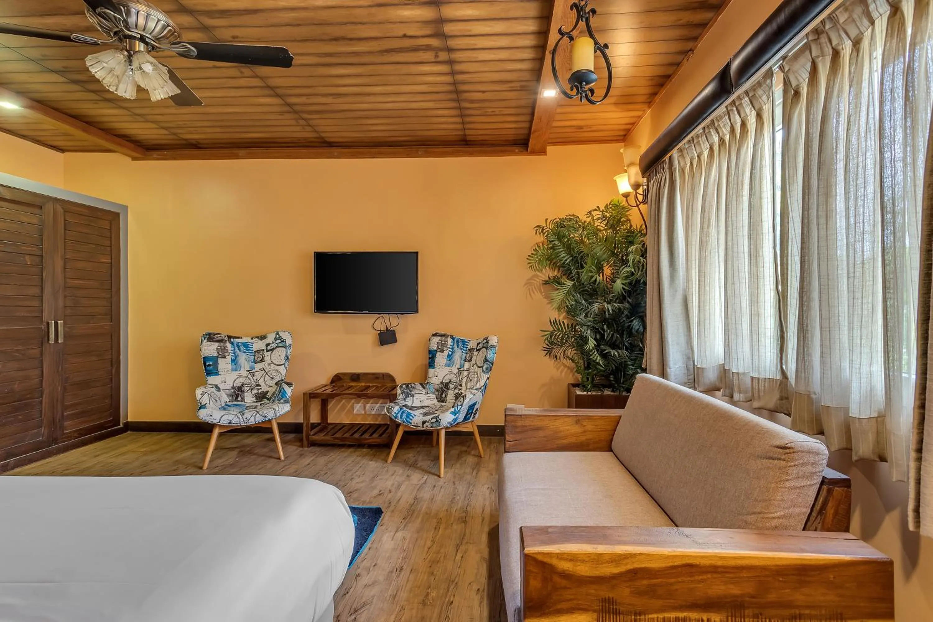 Seating area, Bed in The Baga Beach Resort