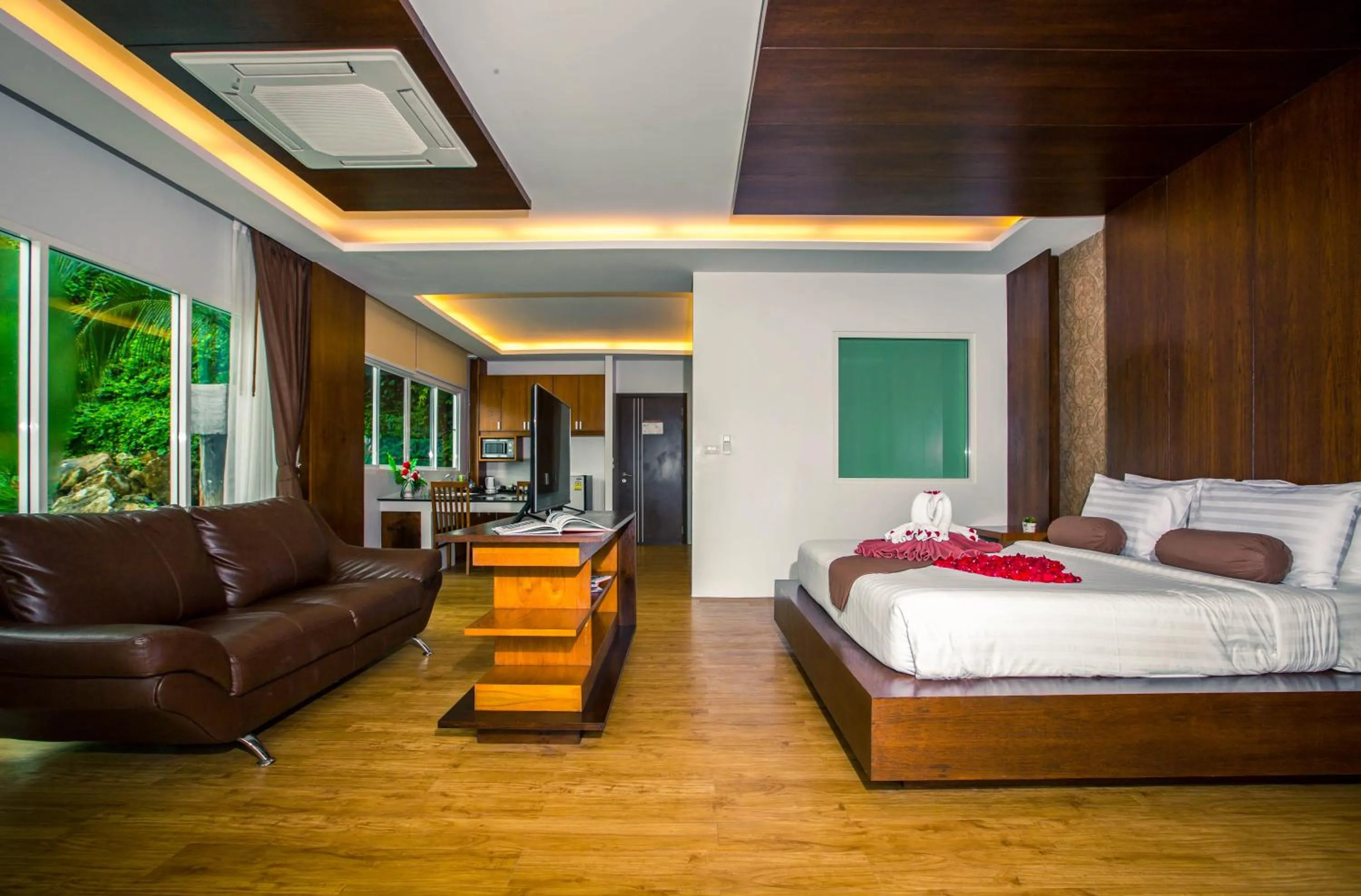 Bedroom, Bed in Phi Phi Cliff Beach Resort