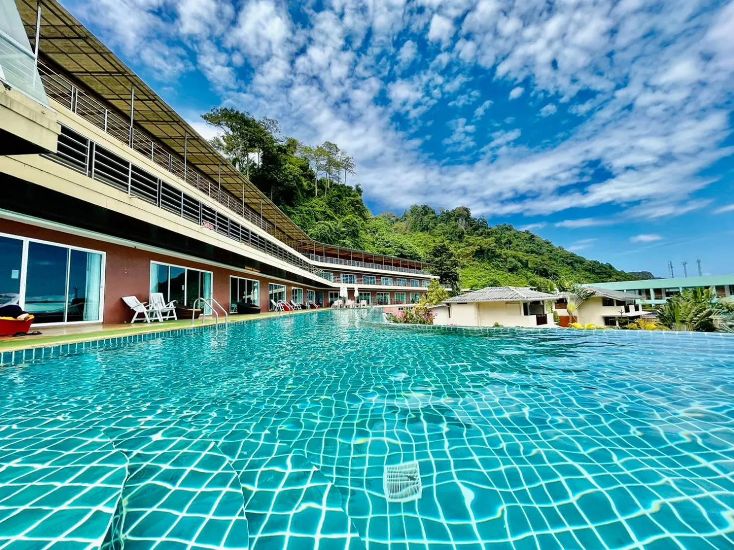 Mountain view in Phi Phi Cliff Beach Resort