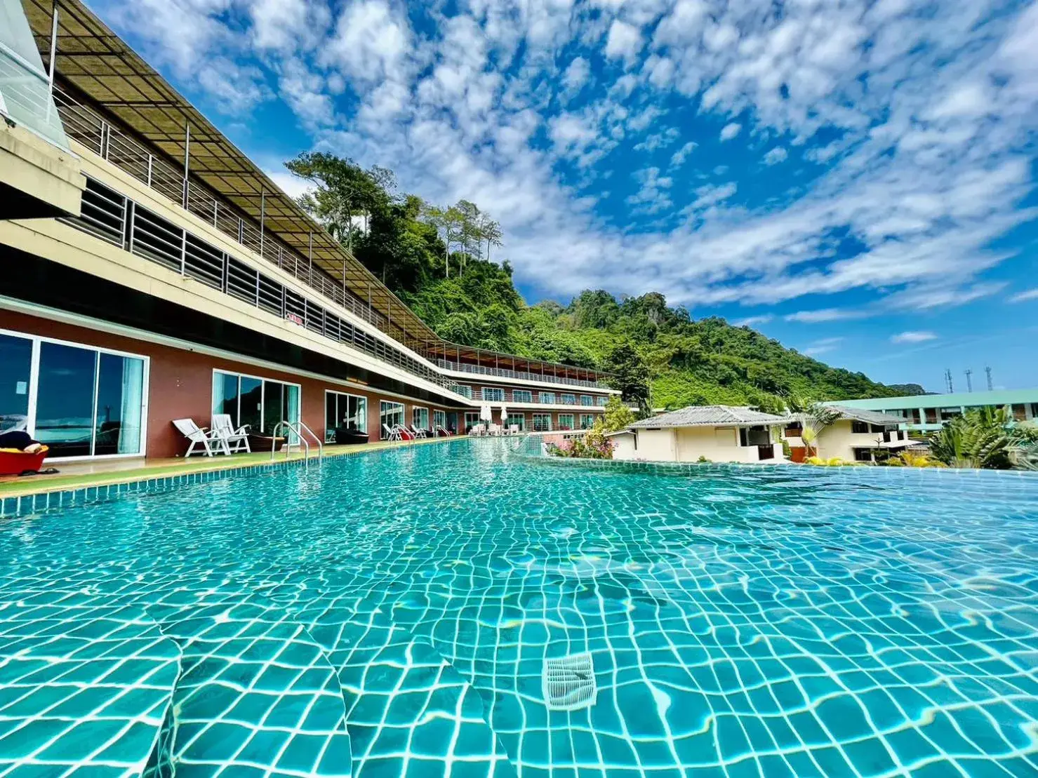 Mountain view in Phi Phi Cliff Beach Resort Mountain view in Phi Phi Cliff Beach Resort