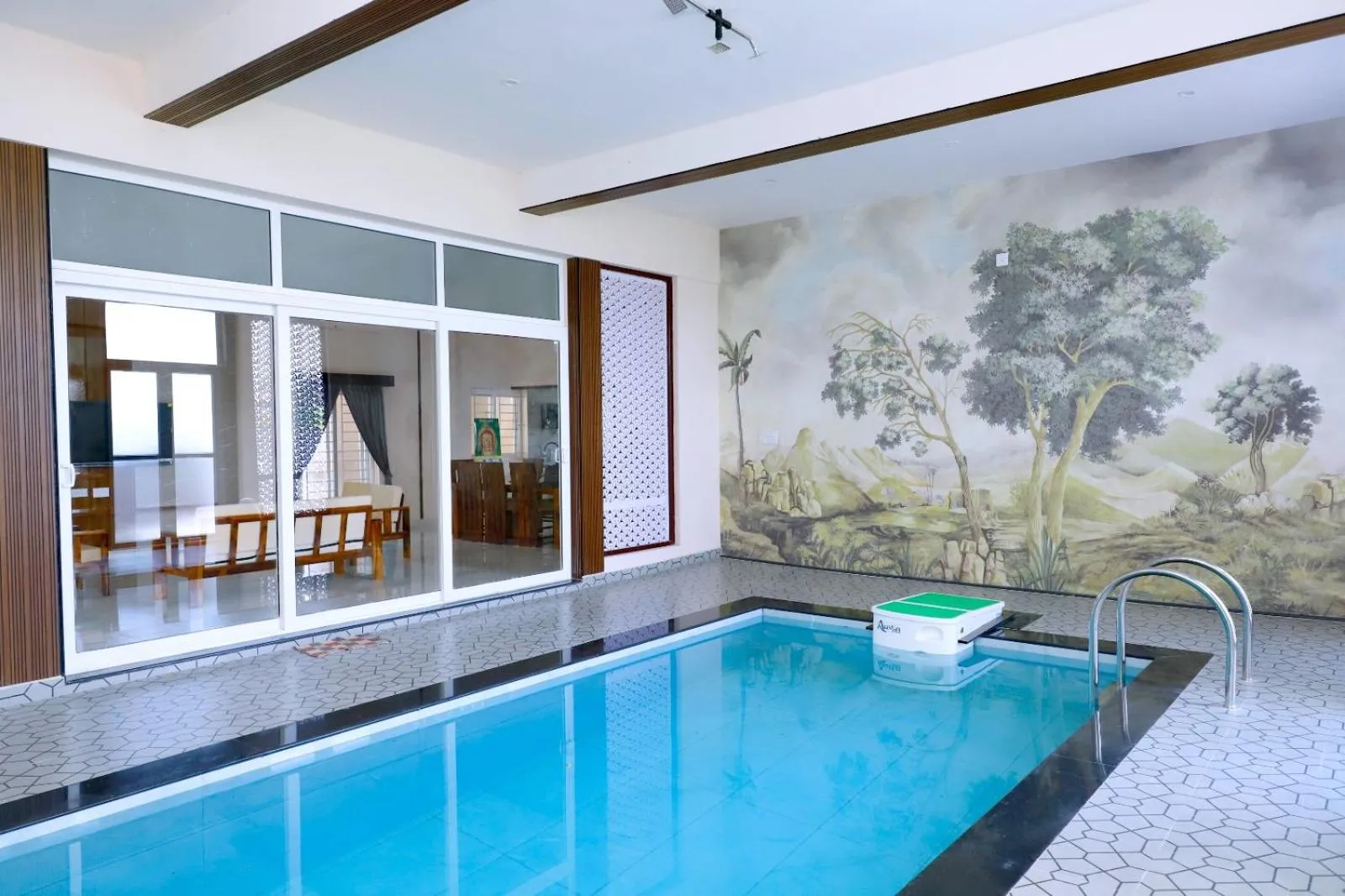 Swimming pool in Elite Villa