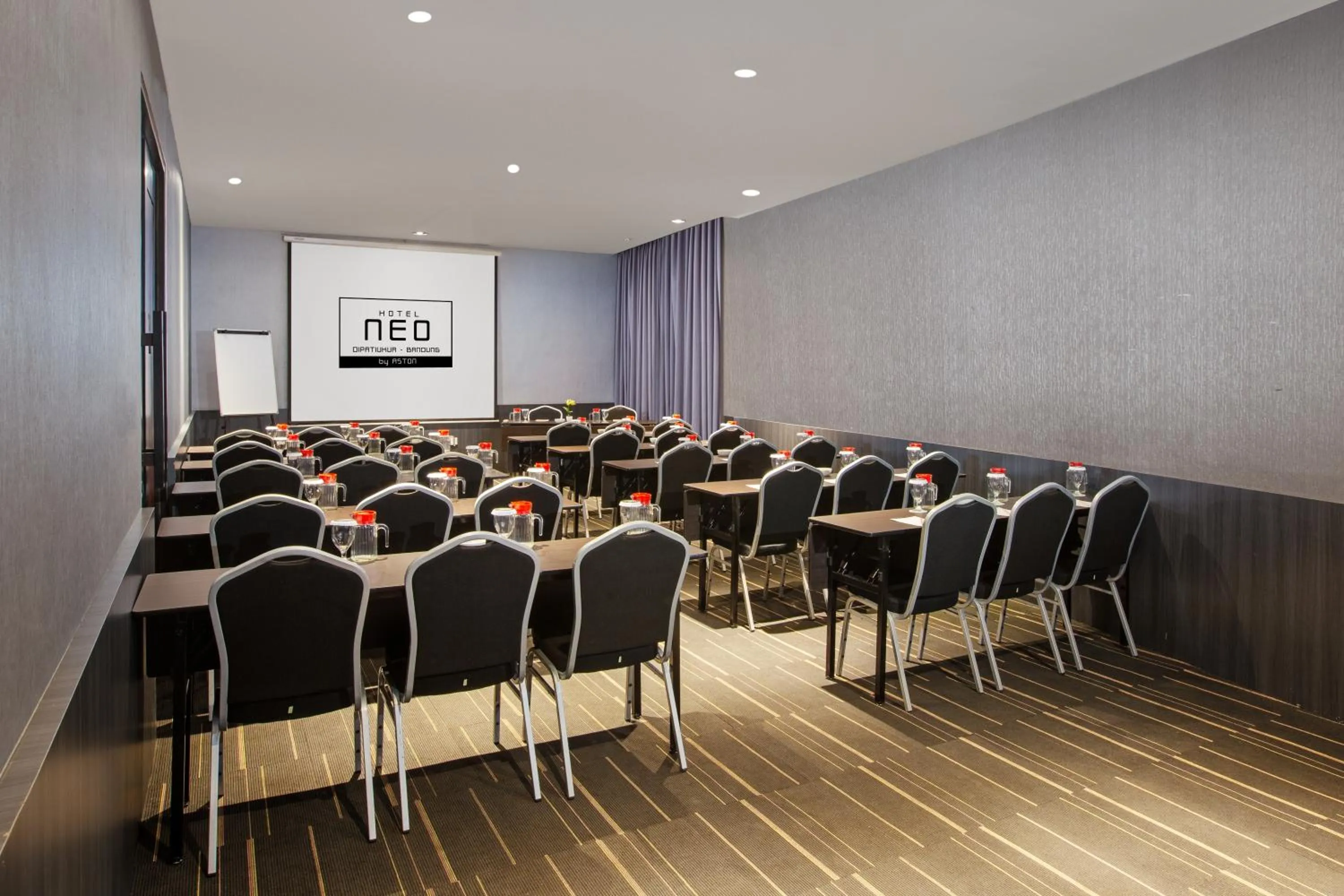 Meeting/conference room in Neo Dipatiukur Bandung by ASTON