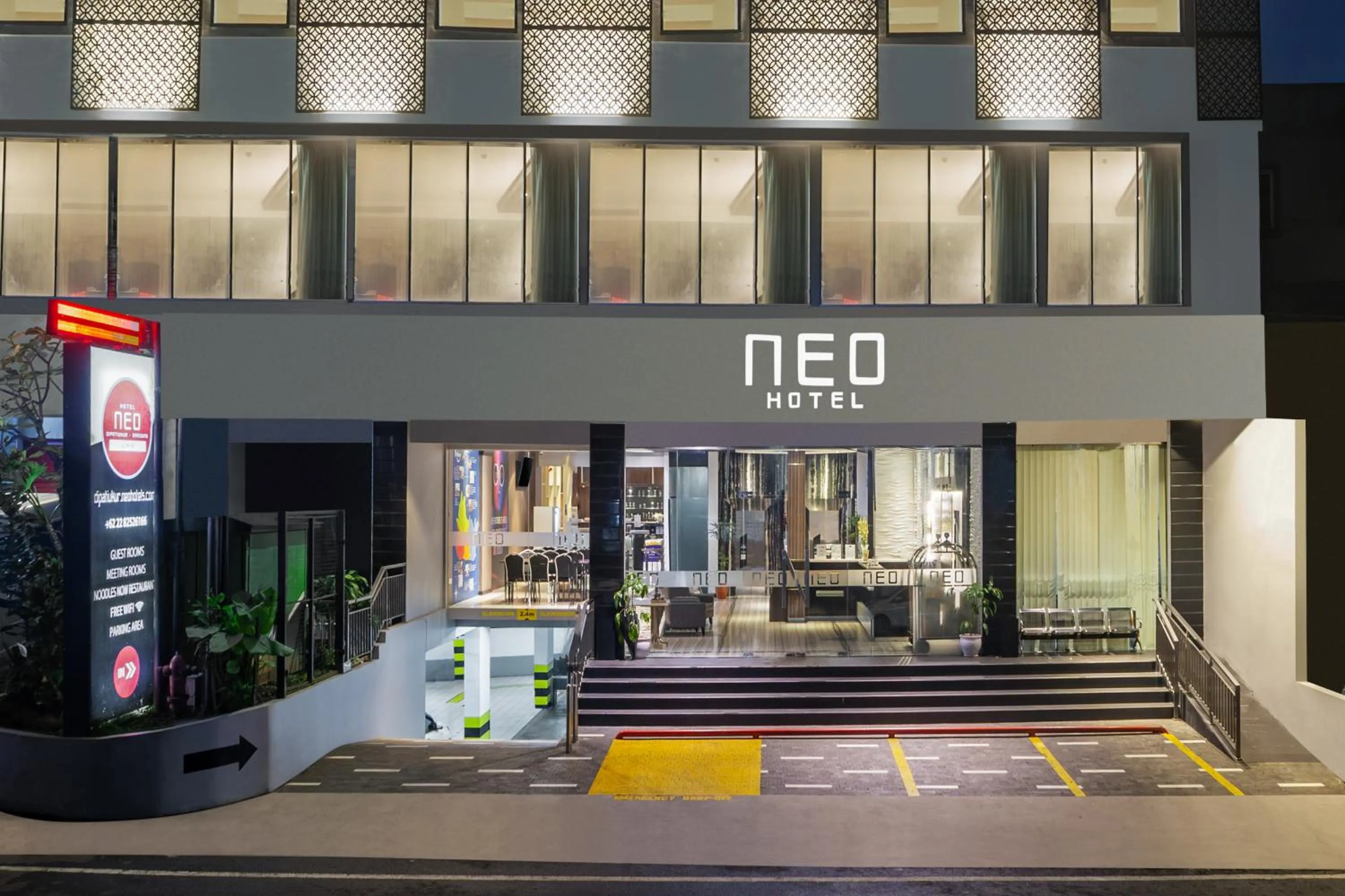 Lobby or reception in Neo Dipatiukur Bandung by ASTON