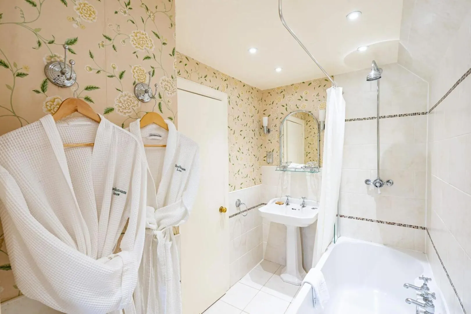 Bathroom in Knockinaam Lodge