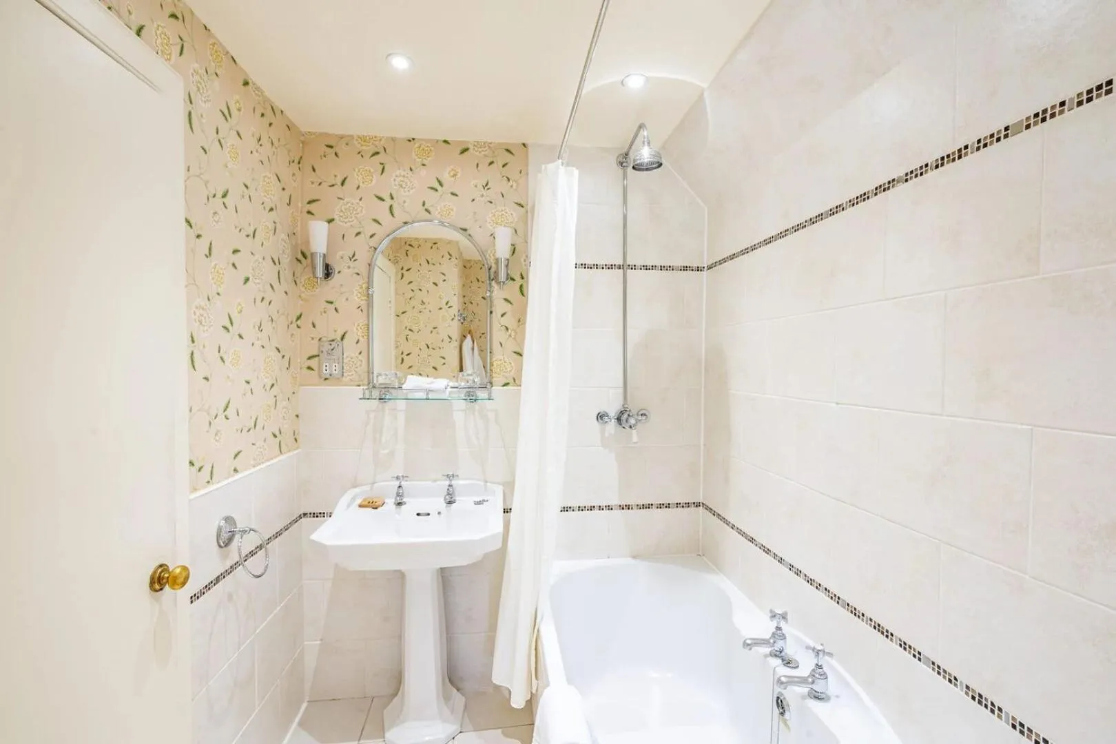 Bathroom in Knockinaam Lodge