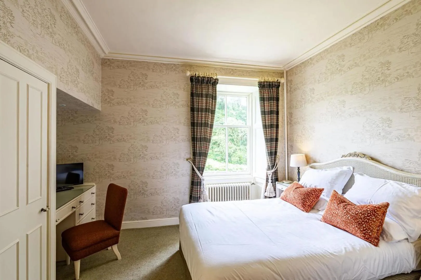 Bedroom, Bed in Knockinaam Lodge