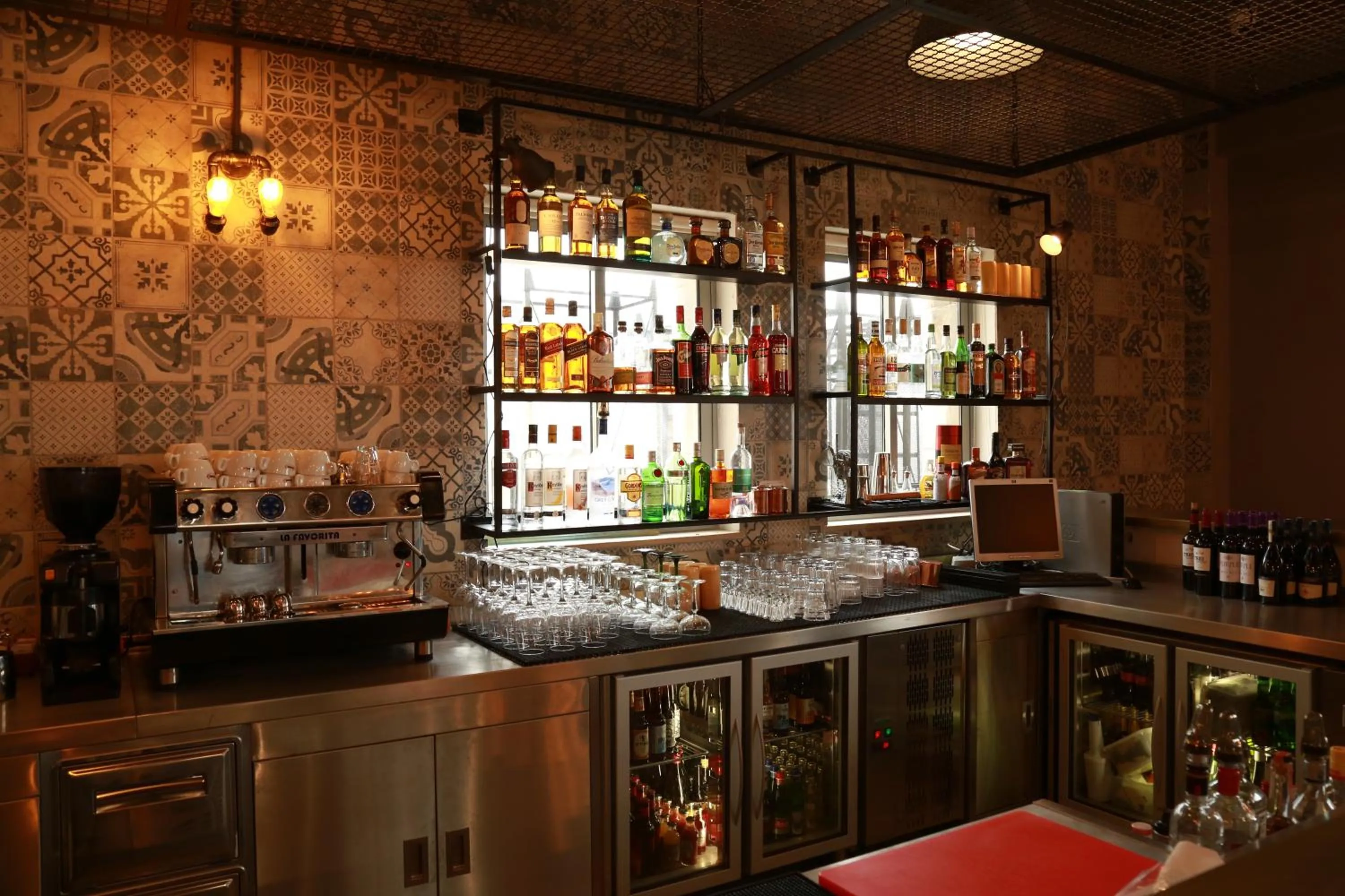 Lounge or bar in The Post Hostel Jerusalem