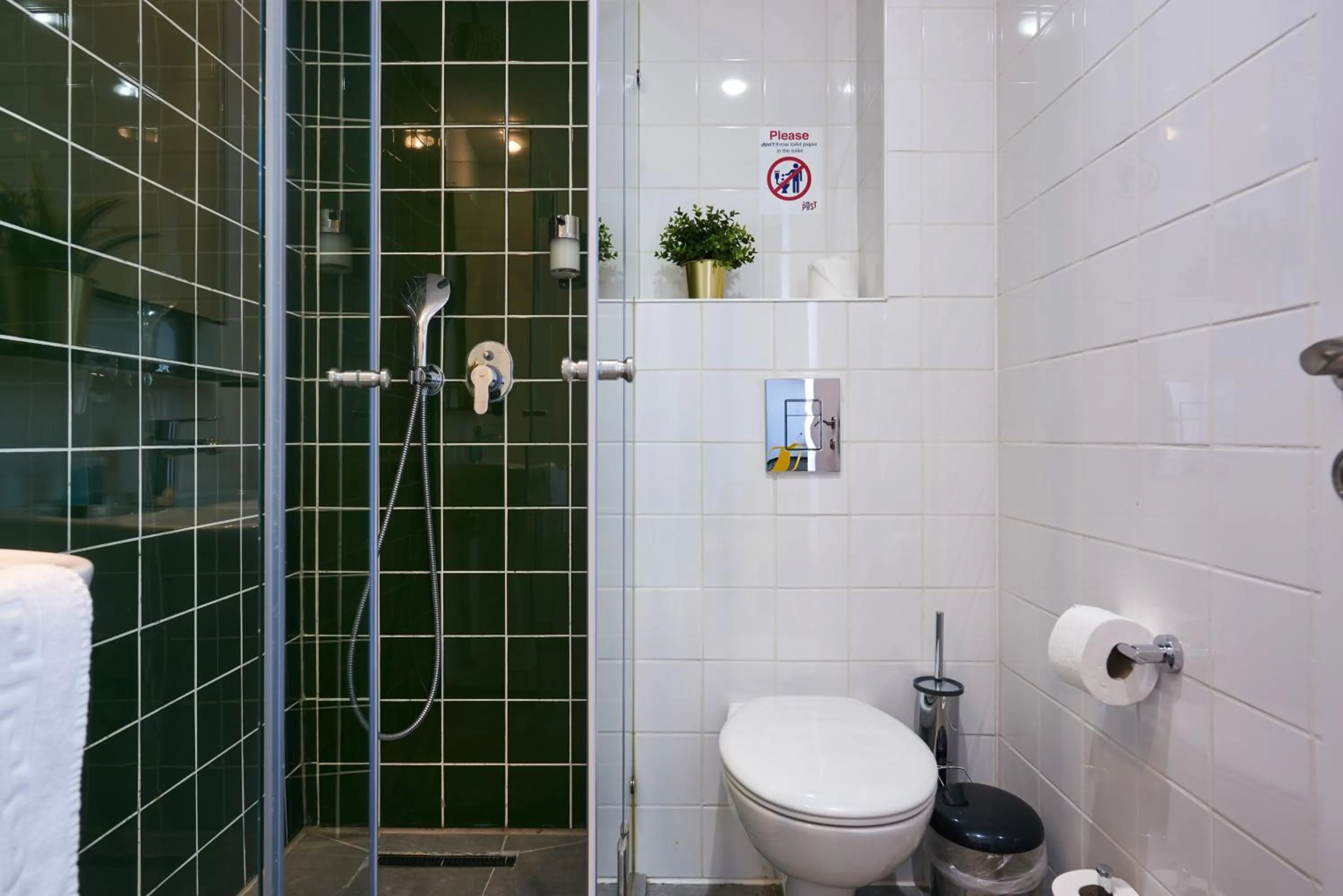 Bathroom in The Post Hostel Jerusalem