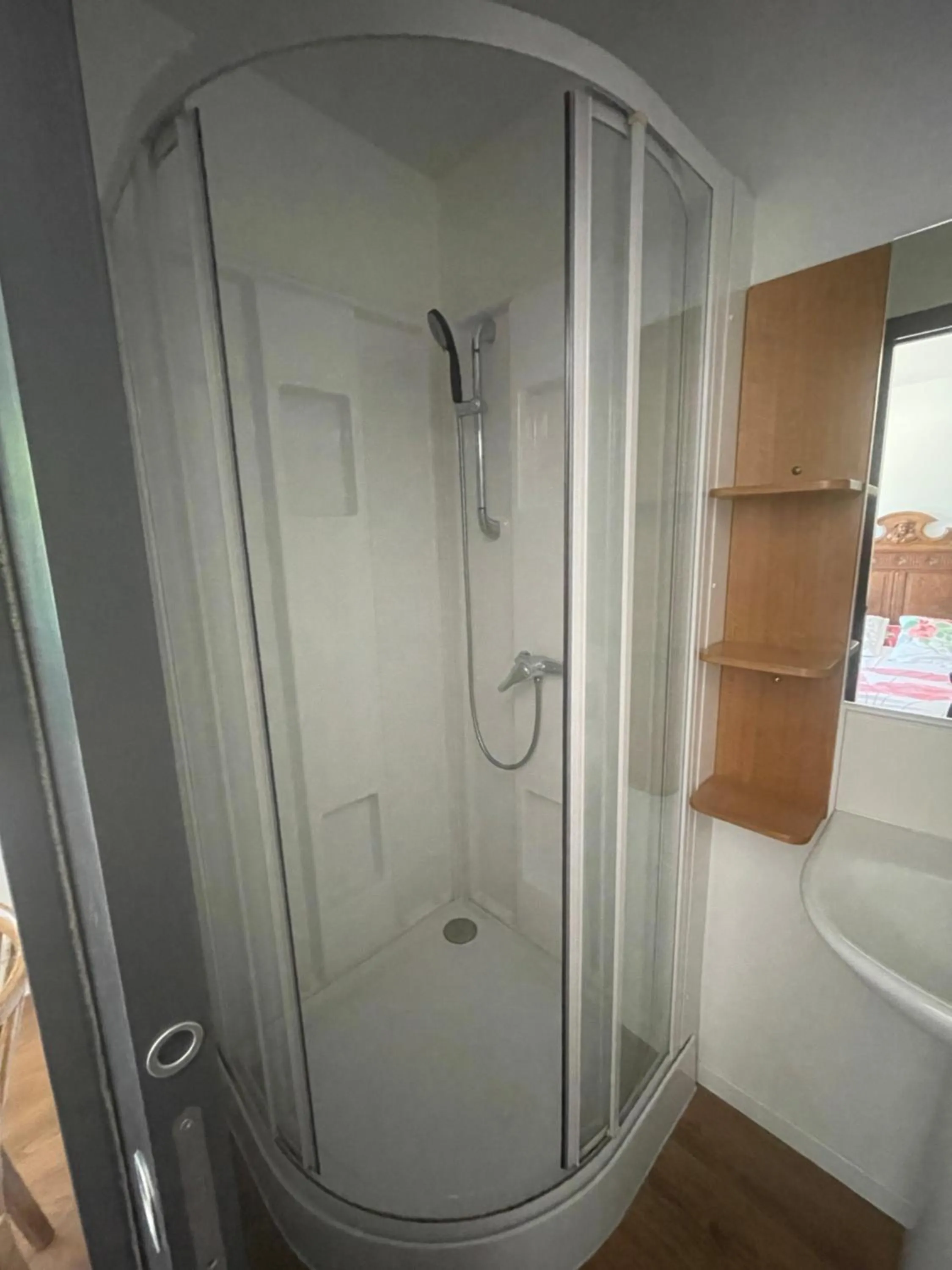 Shower in Ar-Gavotenn