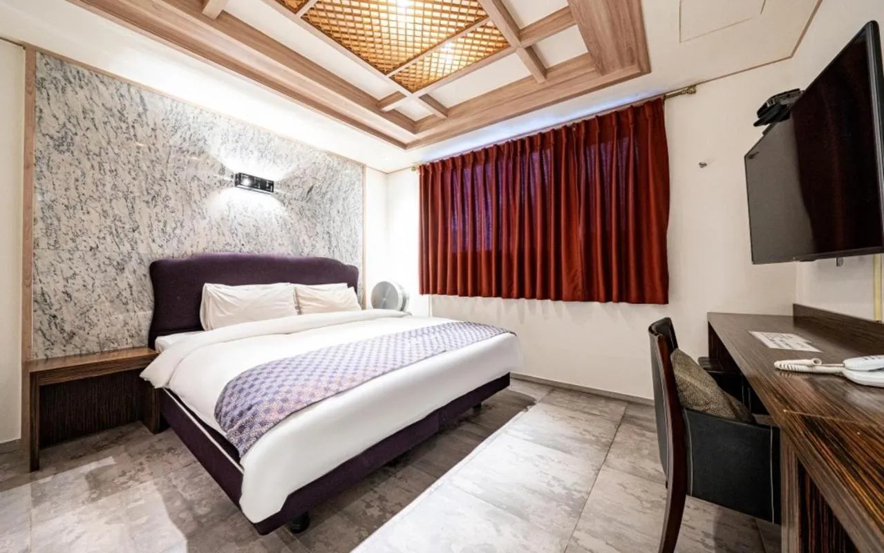 Suite Room  - single occupancy in Jardin Hotel