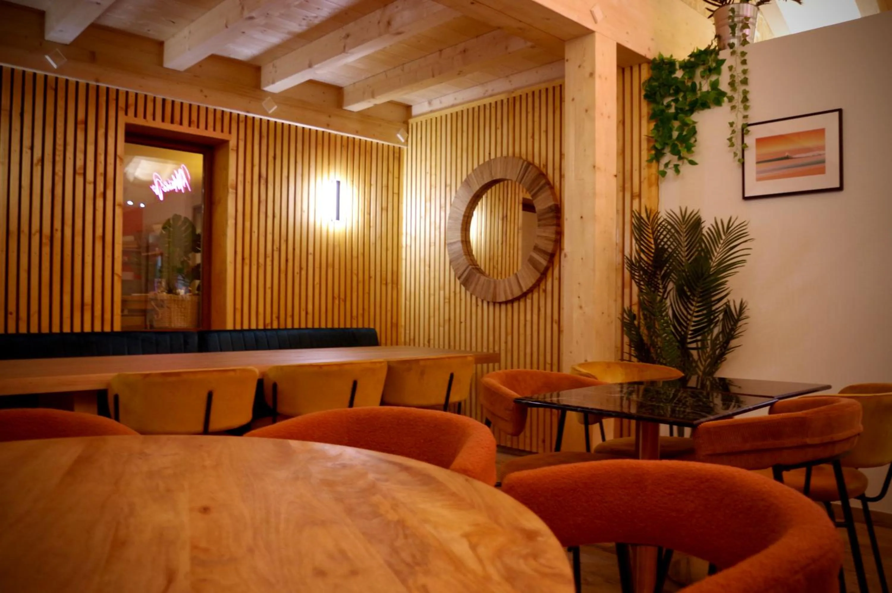 Restaurant/places to eat in 1861 Châtel Hostel