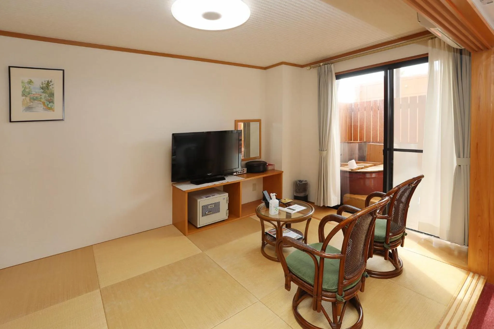 TV and multimedia in Hotel Sunresort Shirahama