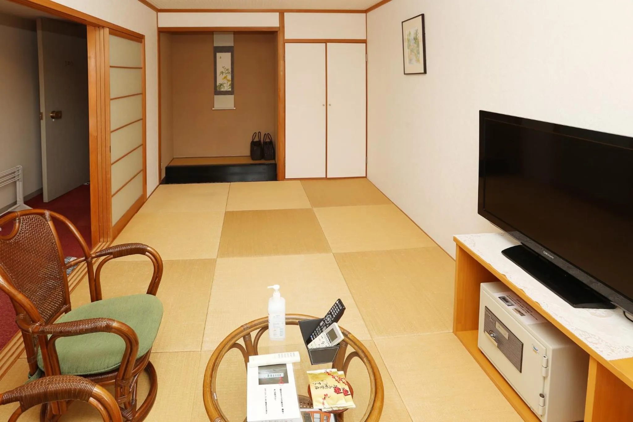 TV and multimedia in Hotel Sunresort Shirahama