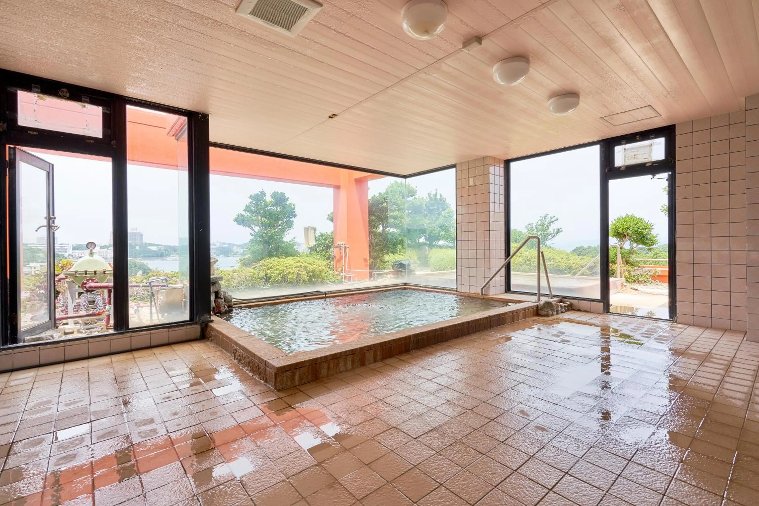 Hot Spring Bath in Hotel Sunresort Shirahama