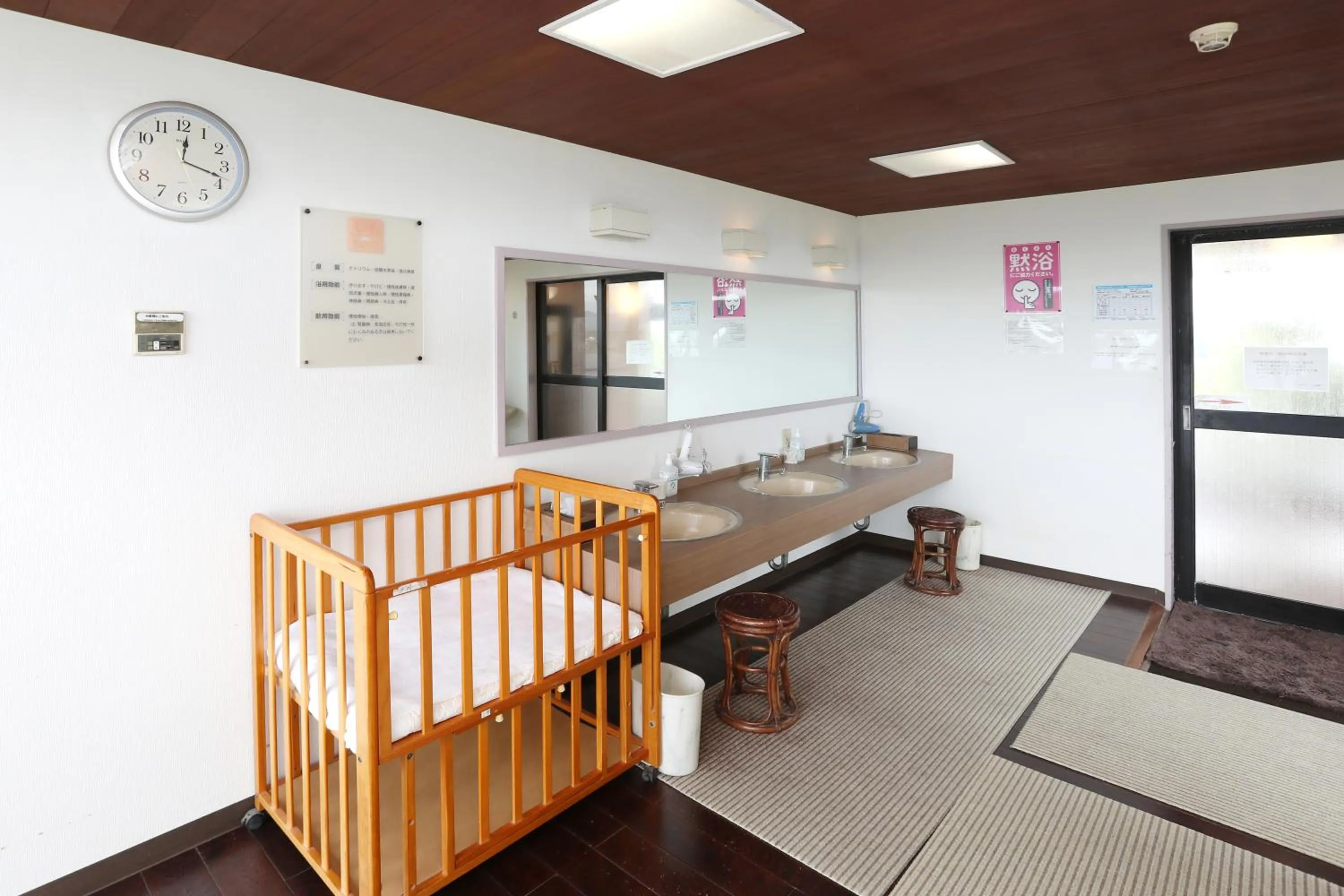 Public Bath, Bed in Hotel Sunresort Shirahama