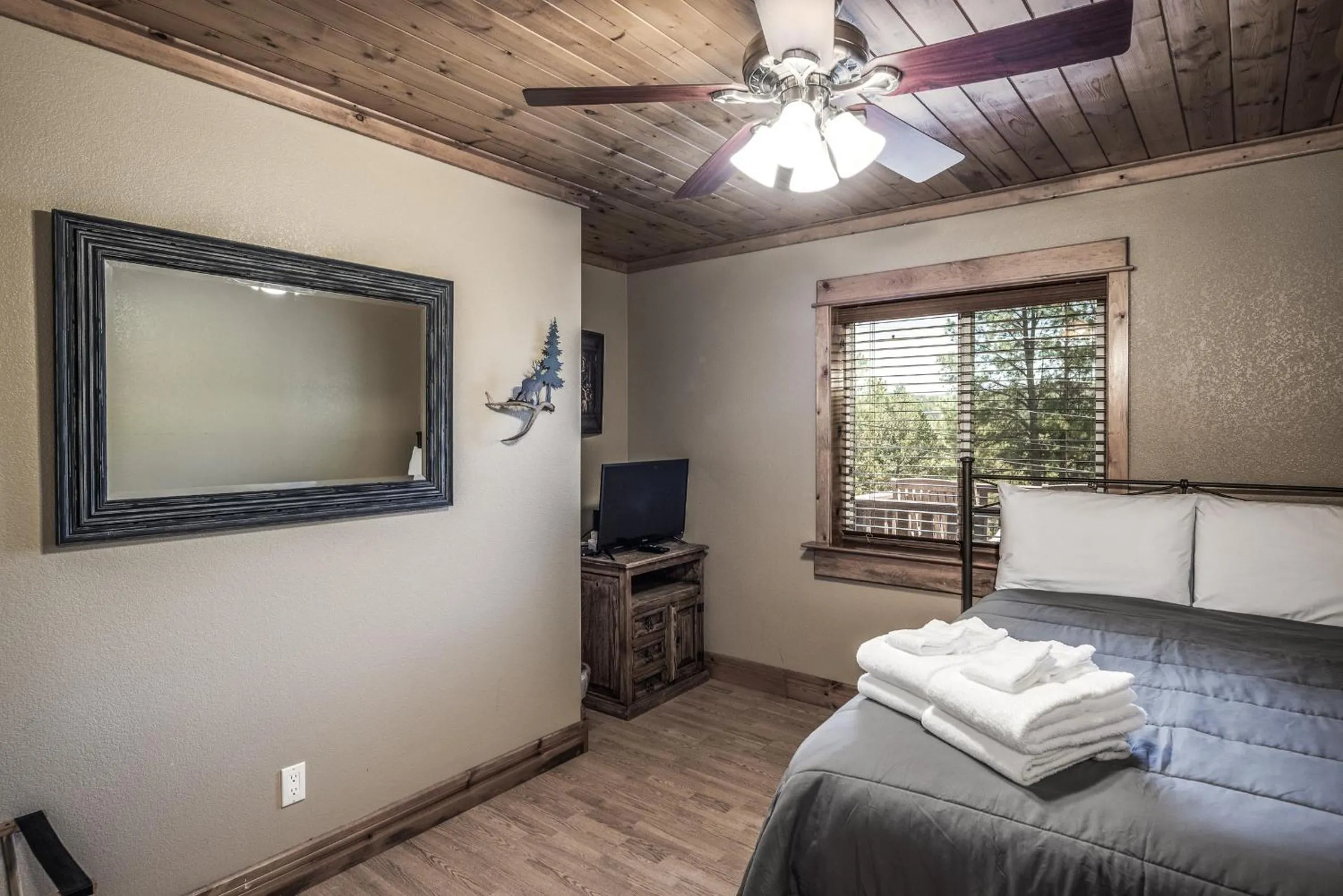 Double Elk Lodge