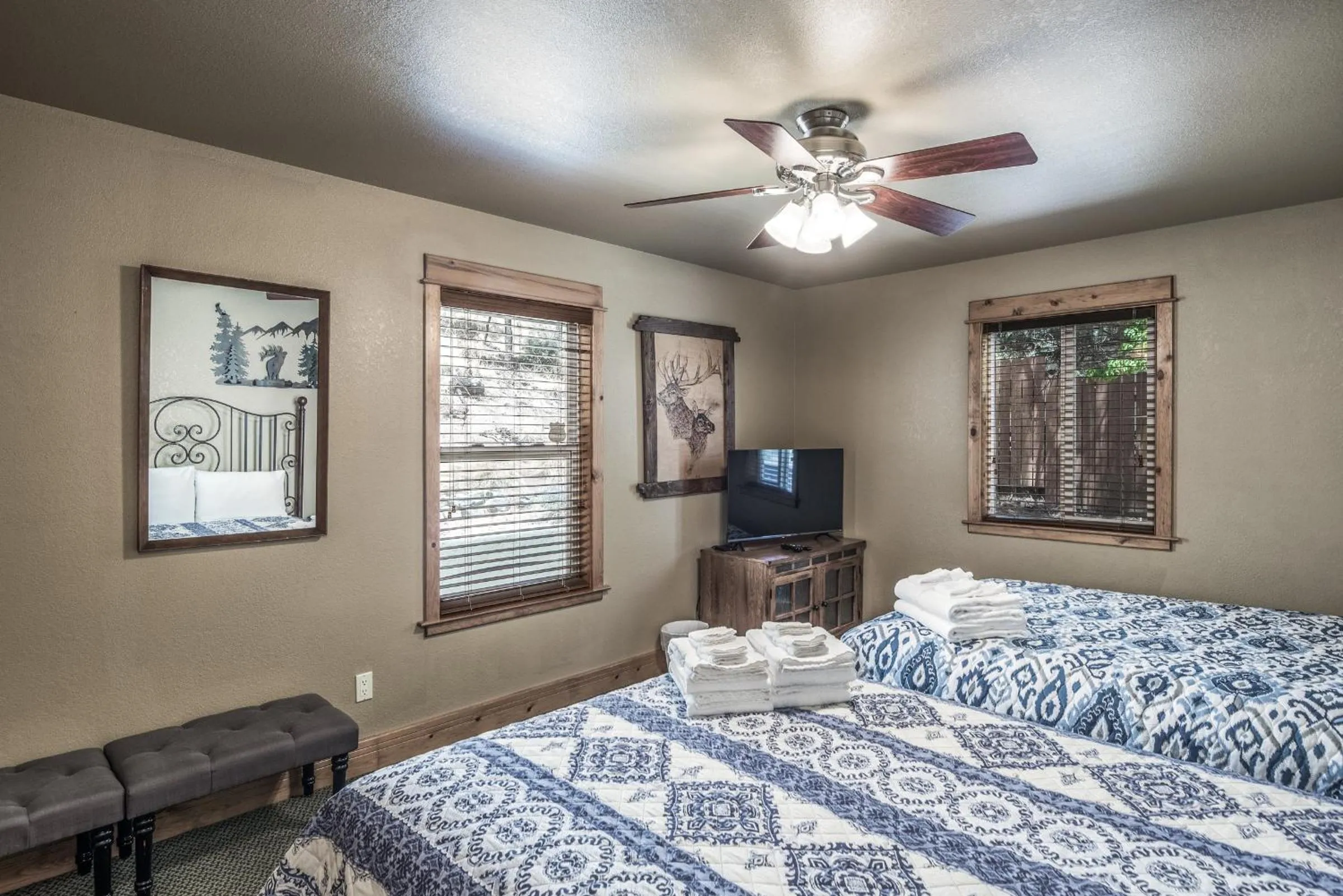 Bed in Double Elk Lodge