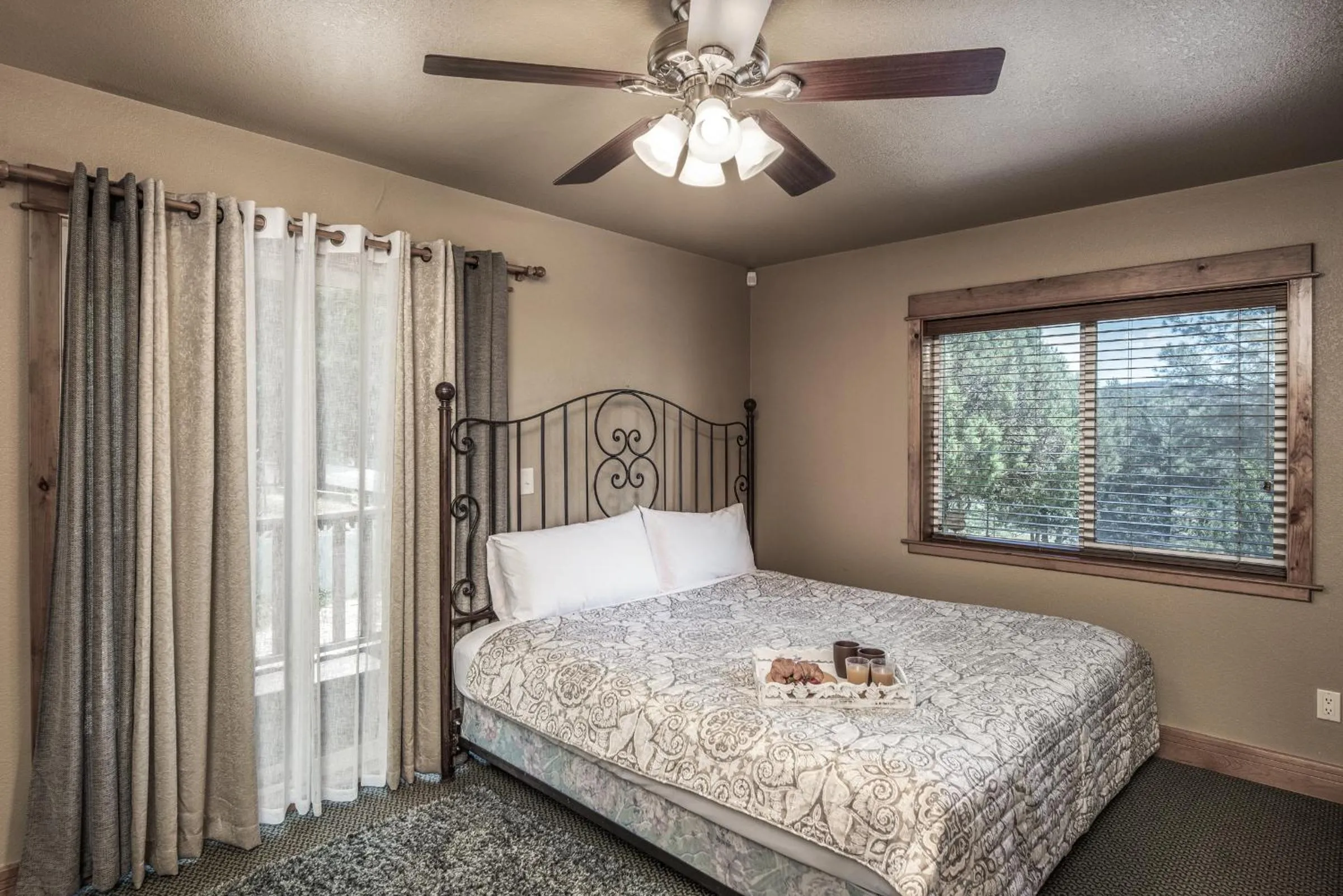 Bed in Double Elk Lodge