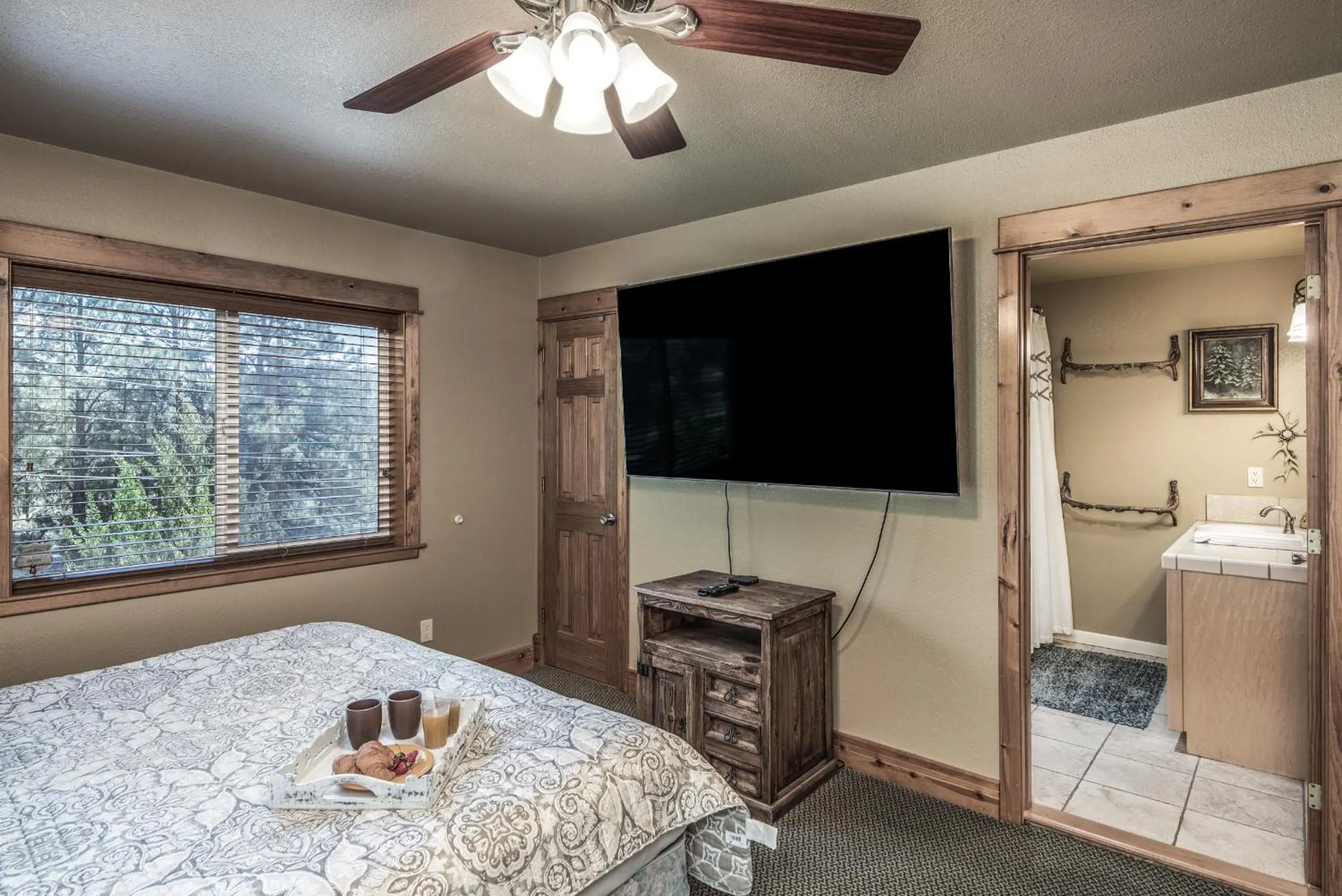 Bed in Double Elk Lodge
