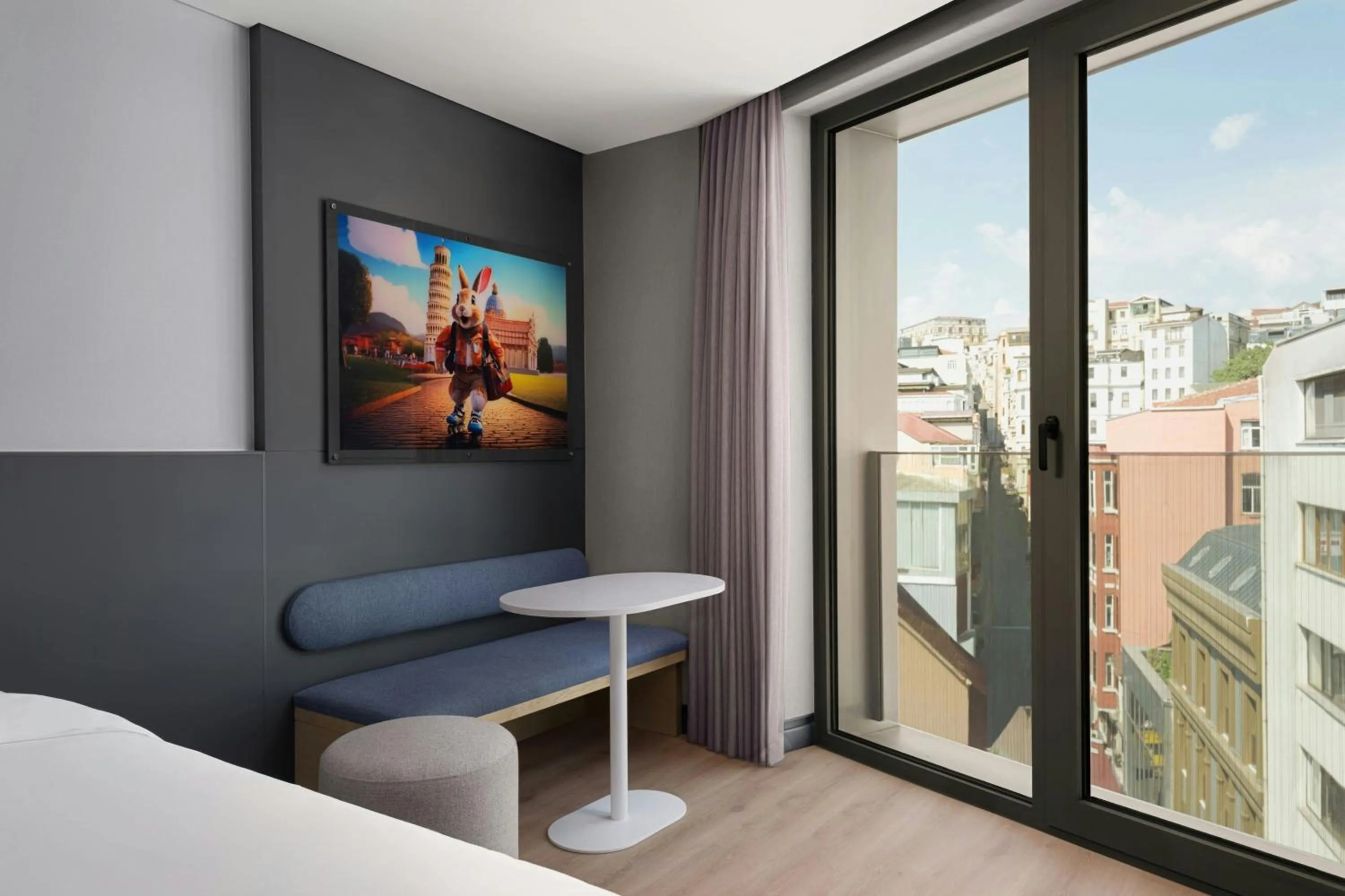 Photo of the whole room in Aloft Istanbul Karakoy