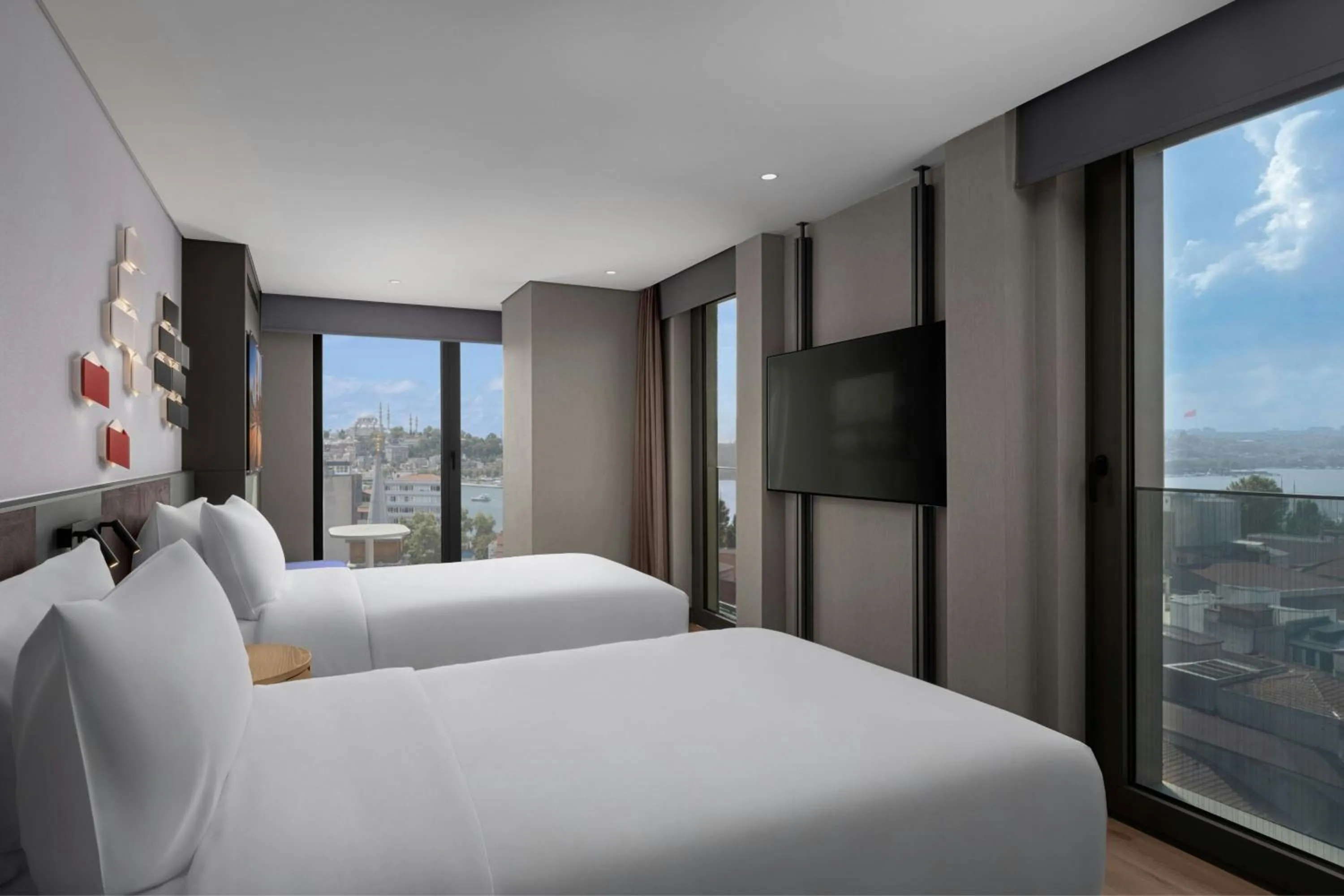Photo of the whole room, Bed in Aloft Istanbul Karakoy