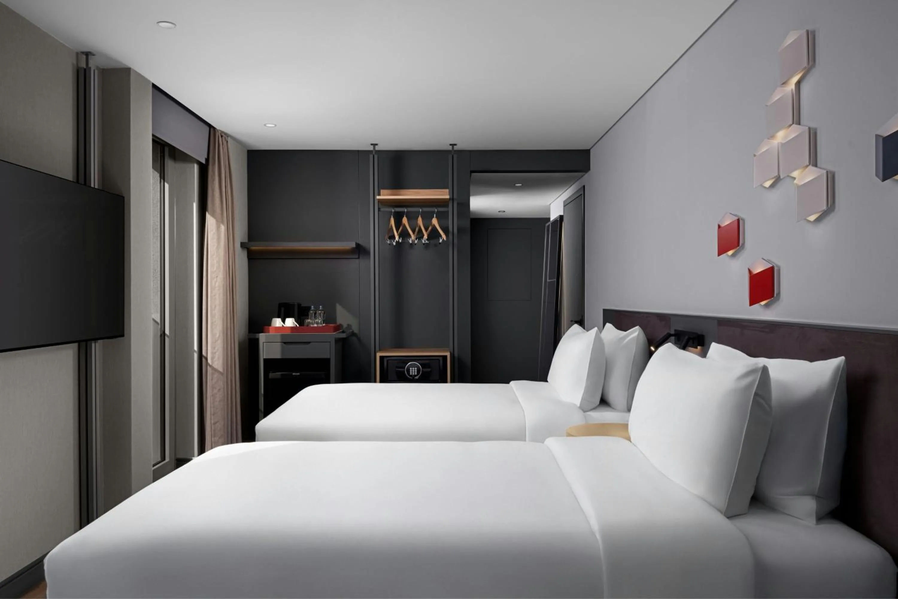 Photo of the whole room, Bed in Aloft Istanbul Karakoy