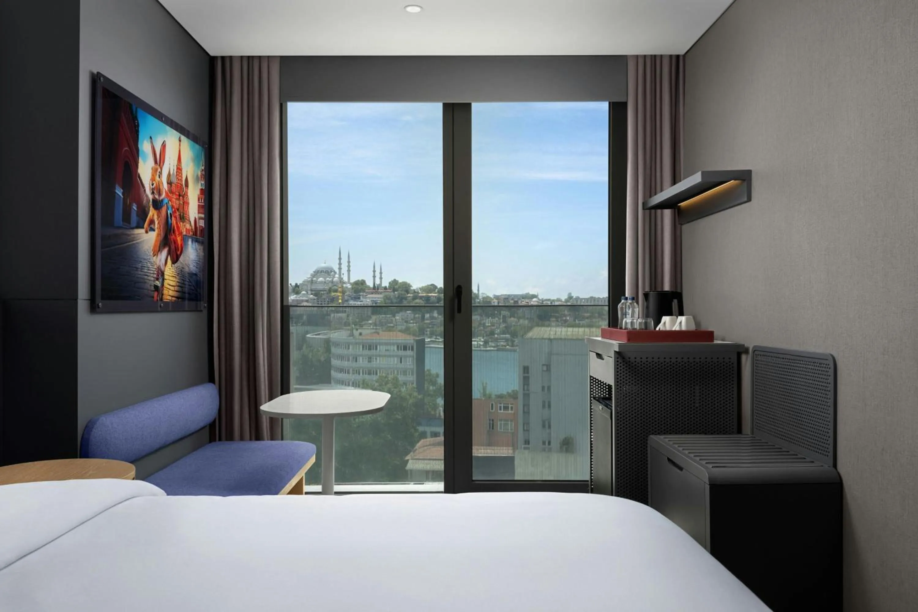 Photo of the whole room, Bed in Aloft Istanbul Karakoy