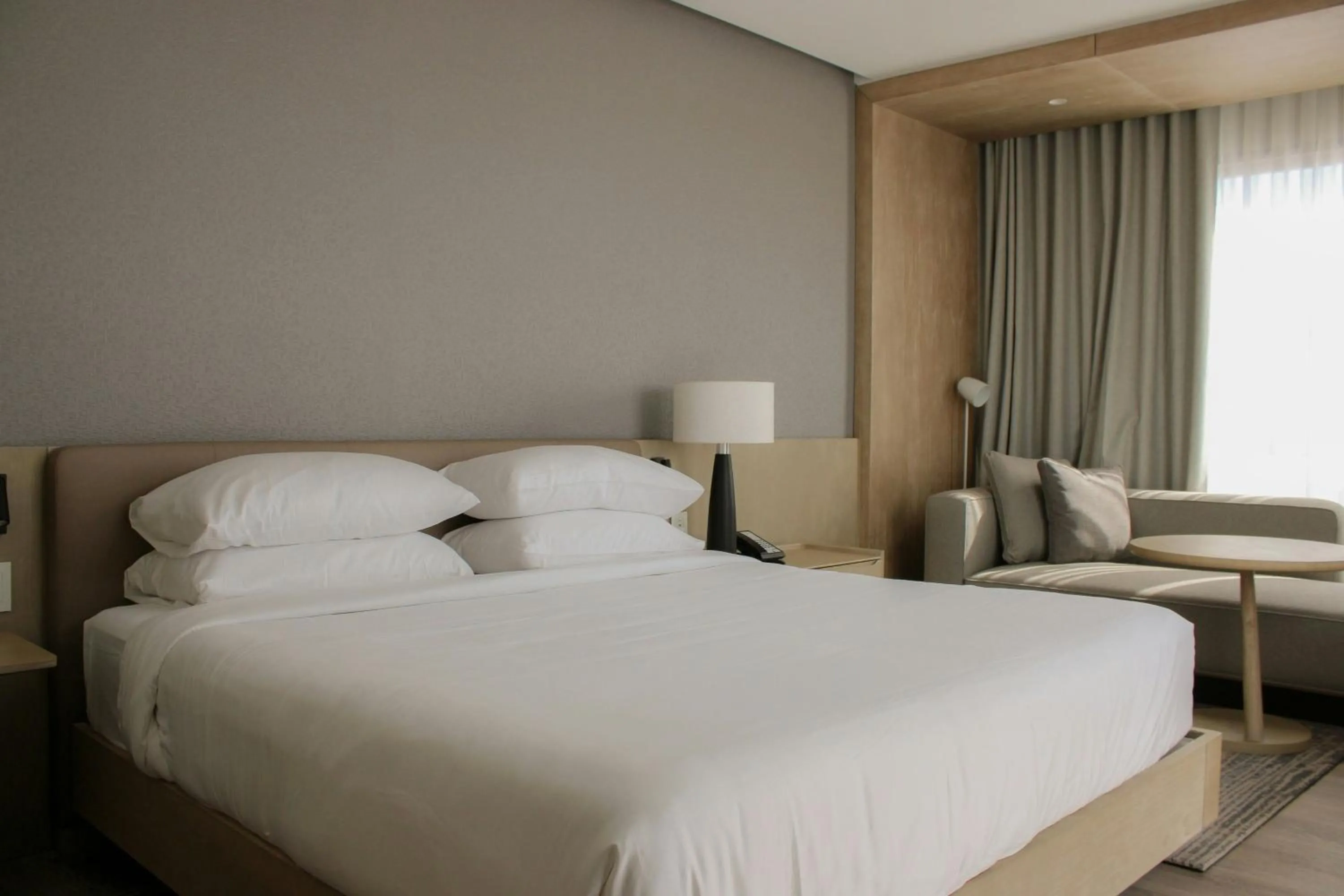 Photo of the whole room, Bed in Marriott Corrientes