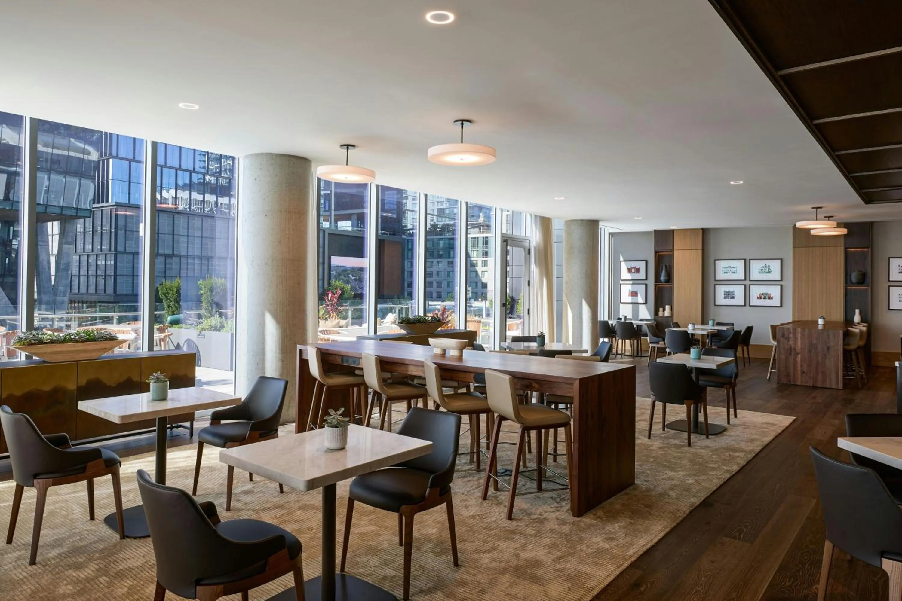 Lounge or bar in JW Marriott Reston Station
