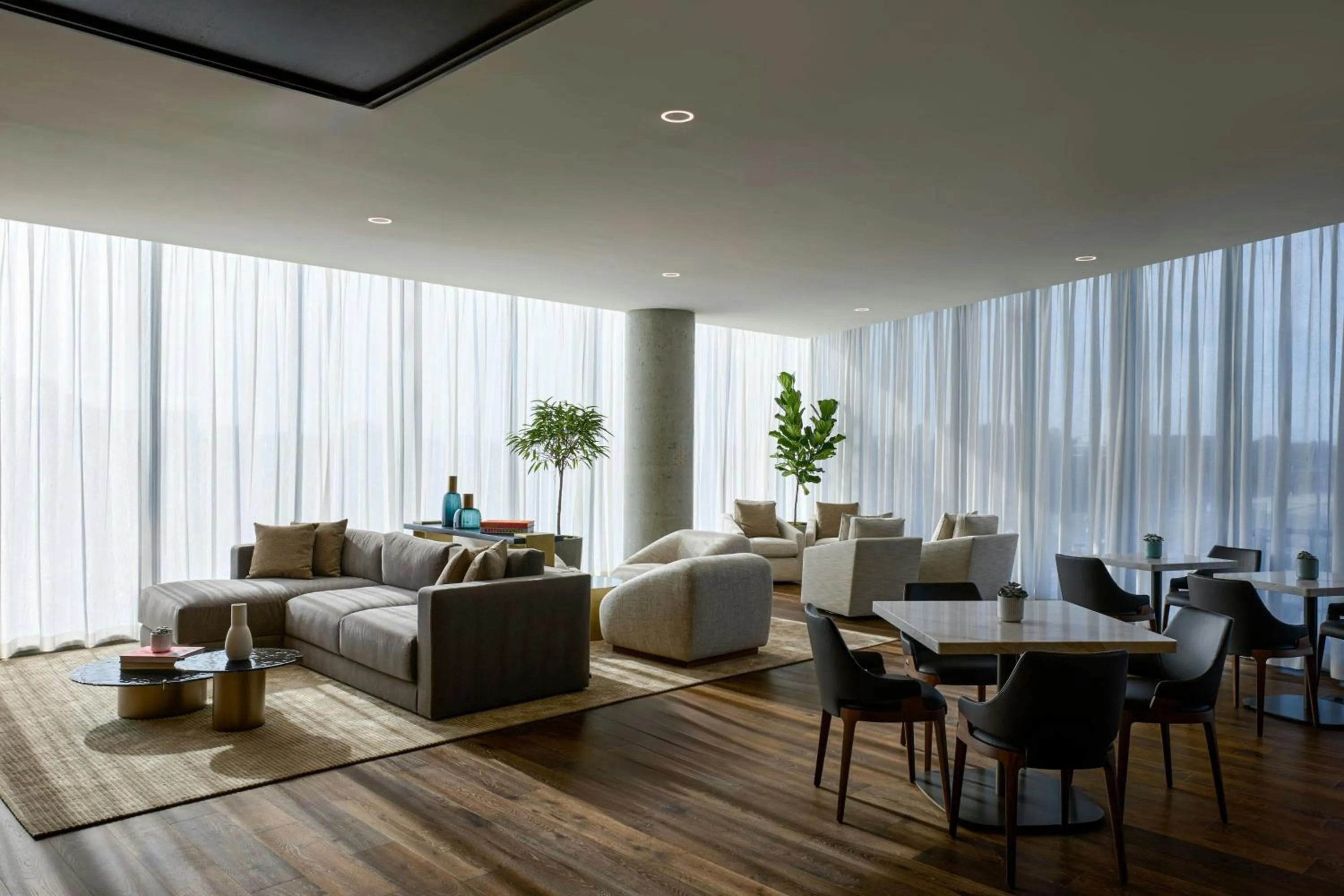 Lounge or bar in JW Marriott Reston Station