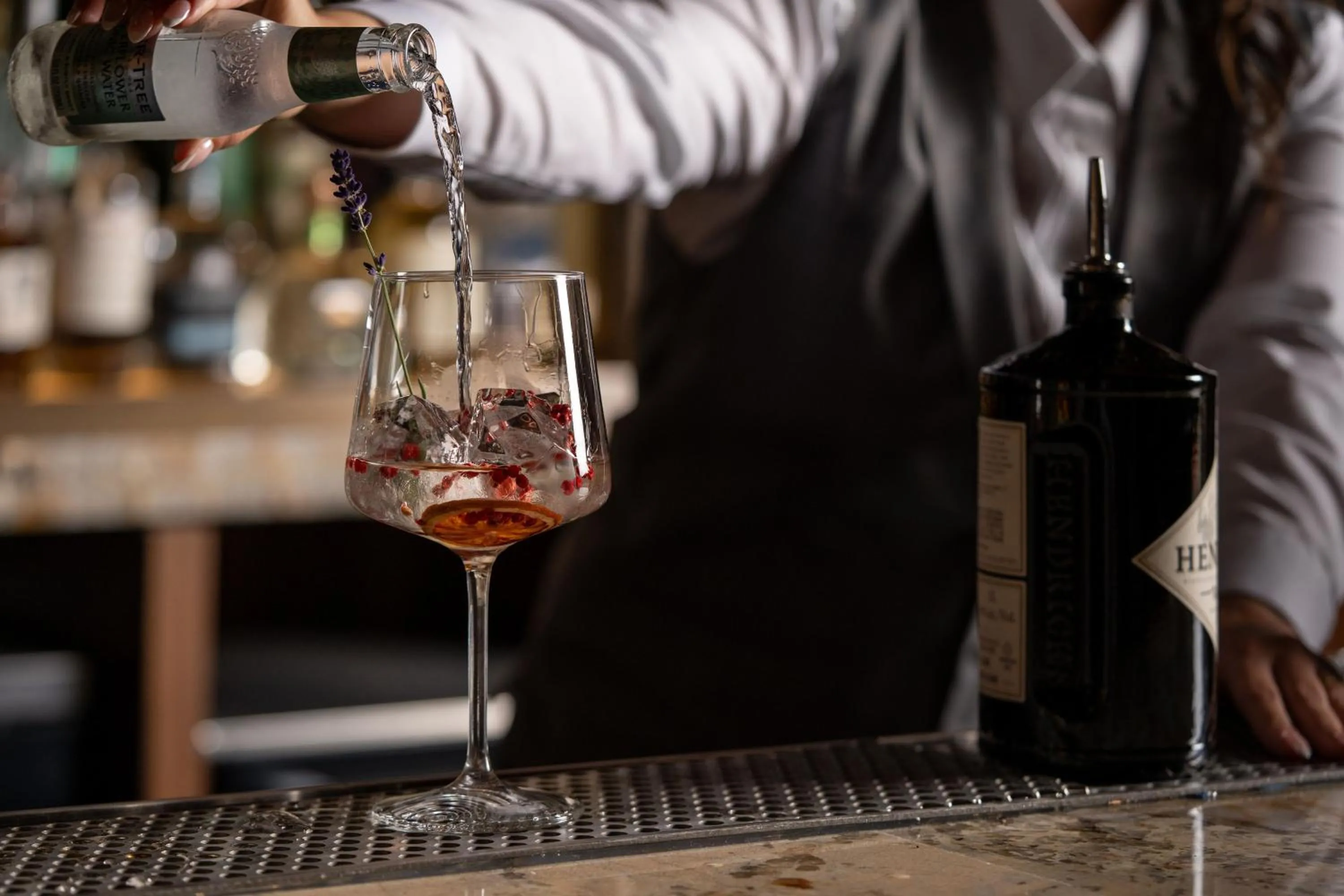 Lounge or bar in JW Marriott Reston Station