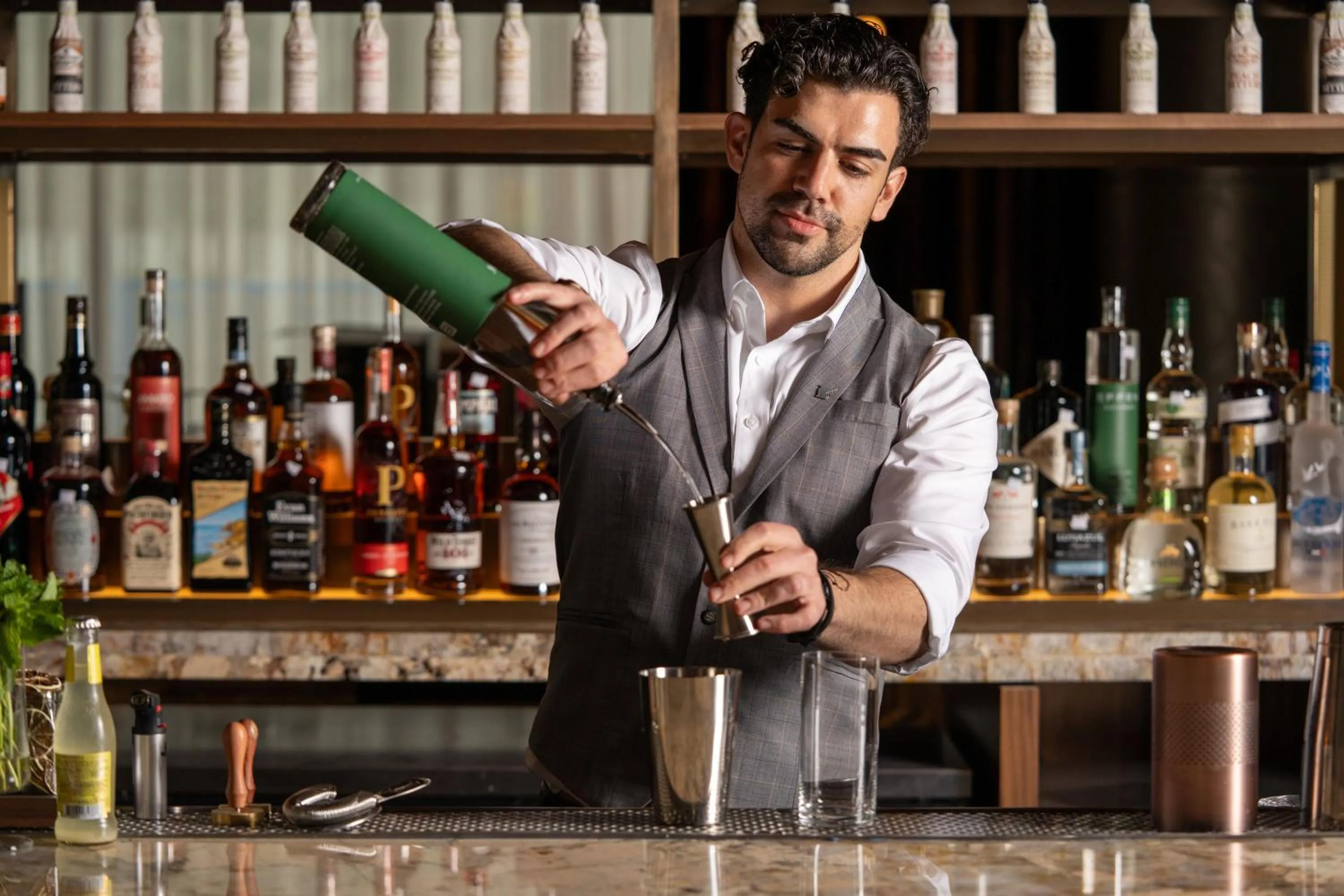 Lounge or bar in JW Marriott Reston Station