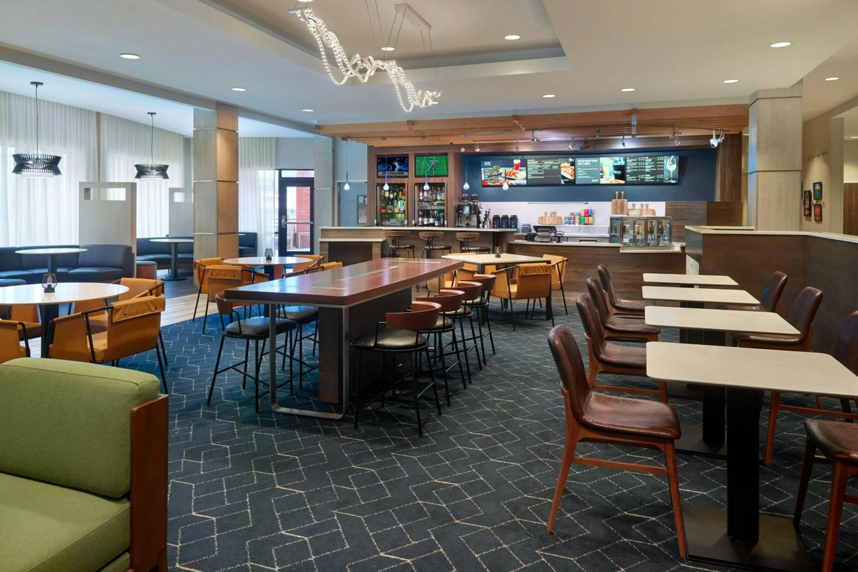 Restaurant/places to eat in Courtyard by Marriott Carrollton