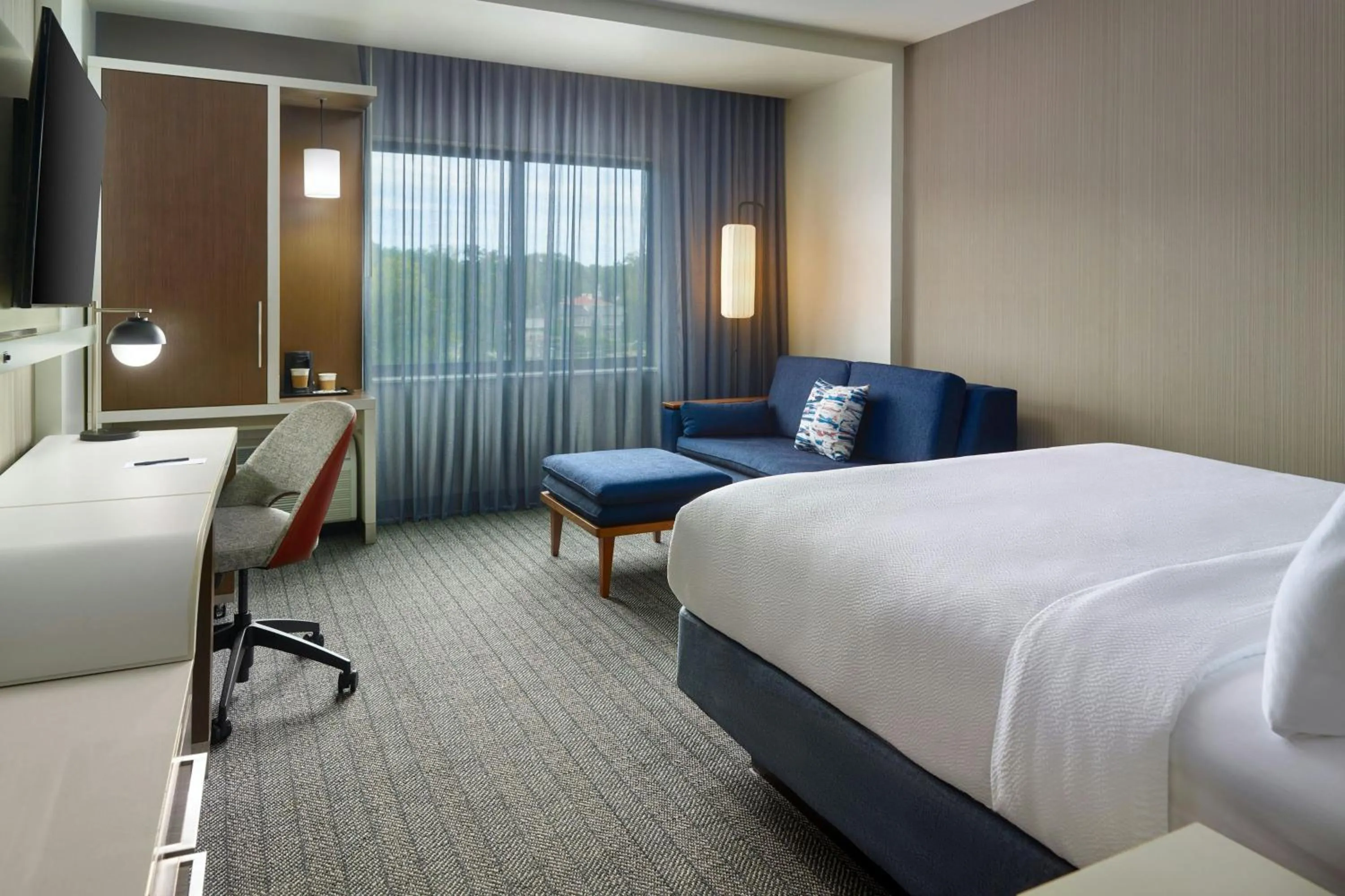 Photo of the whole room, Bed in Courtyard by Marriott Carrollton