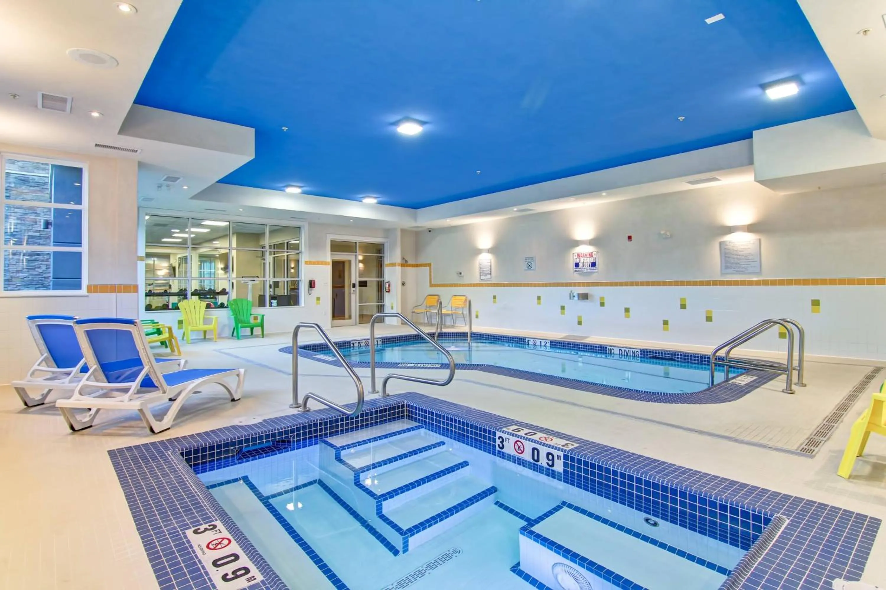 Swimming pool in Fairfield Inn & Suites by Marriott Kamloops